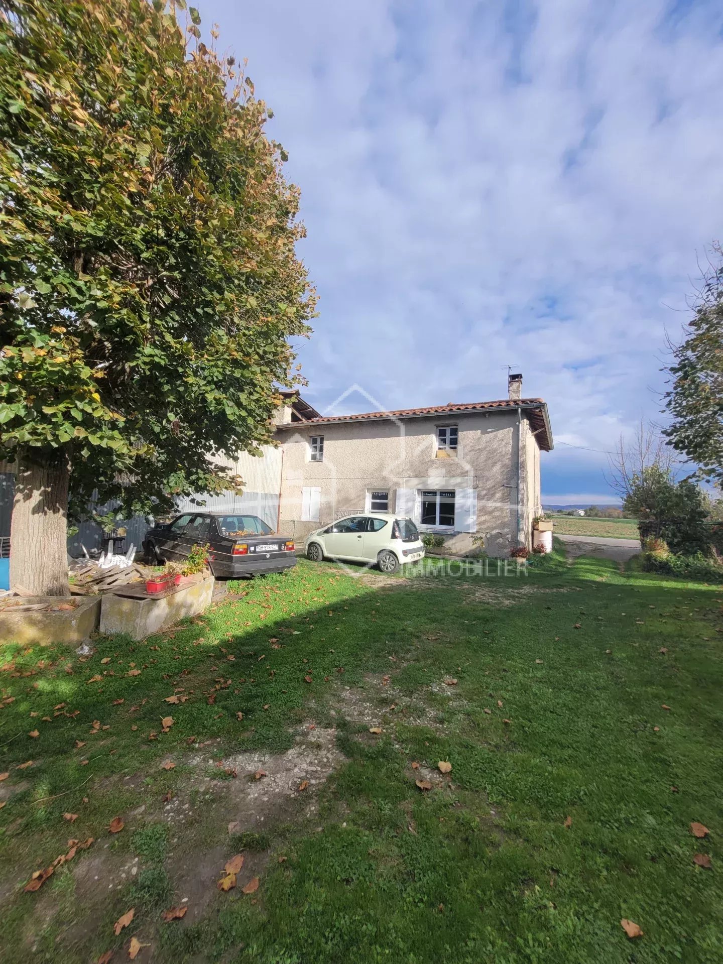 ANNEYRON, maison 2 pièces à rénover avec dépendances