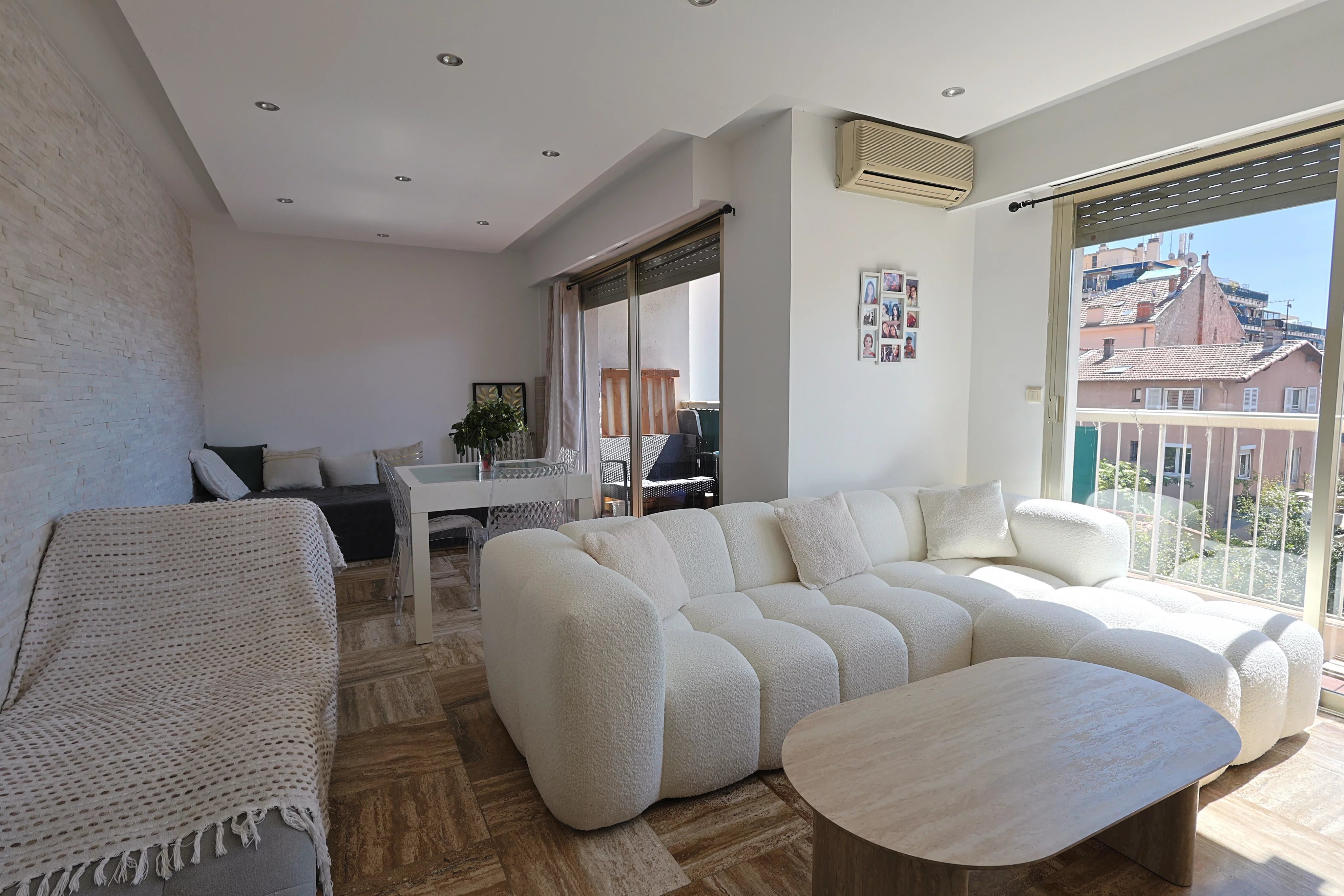 Golfe-Juan — 2 pièces traversant 54 m², terrasse, plein sud et parking privatif