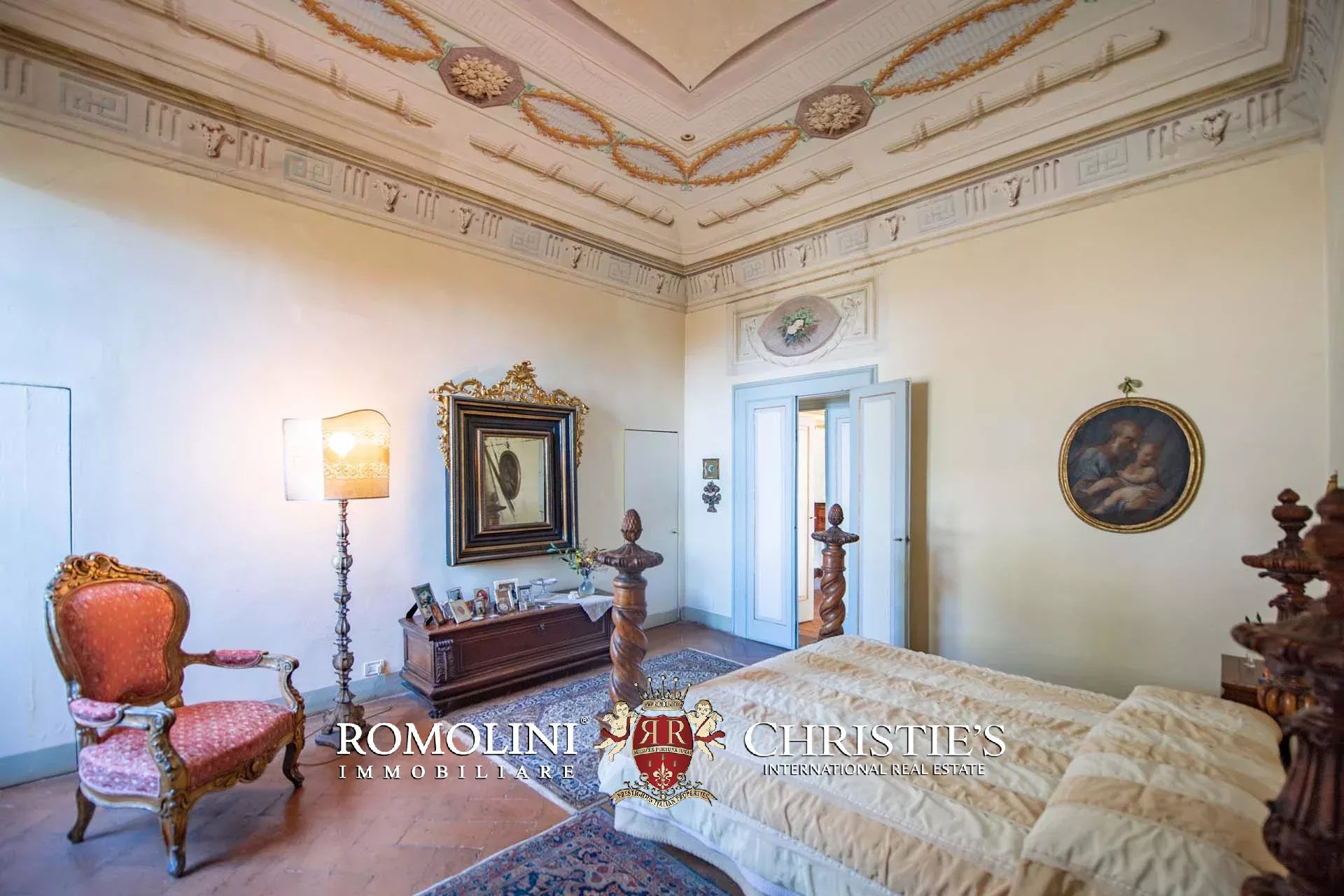 LUXURY PERIOD VILLA FOR SALE NEAR PISA, TUSCANY