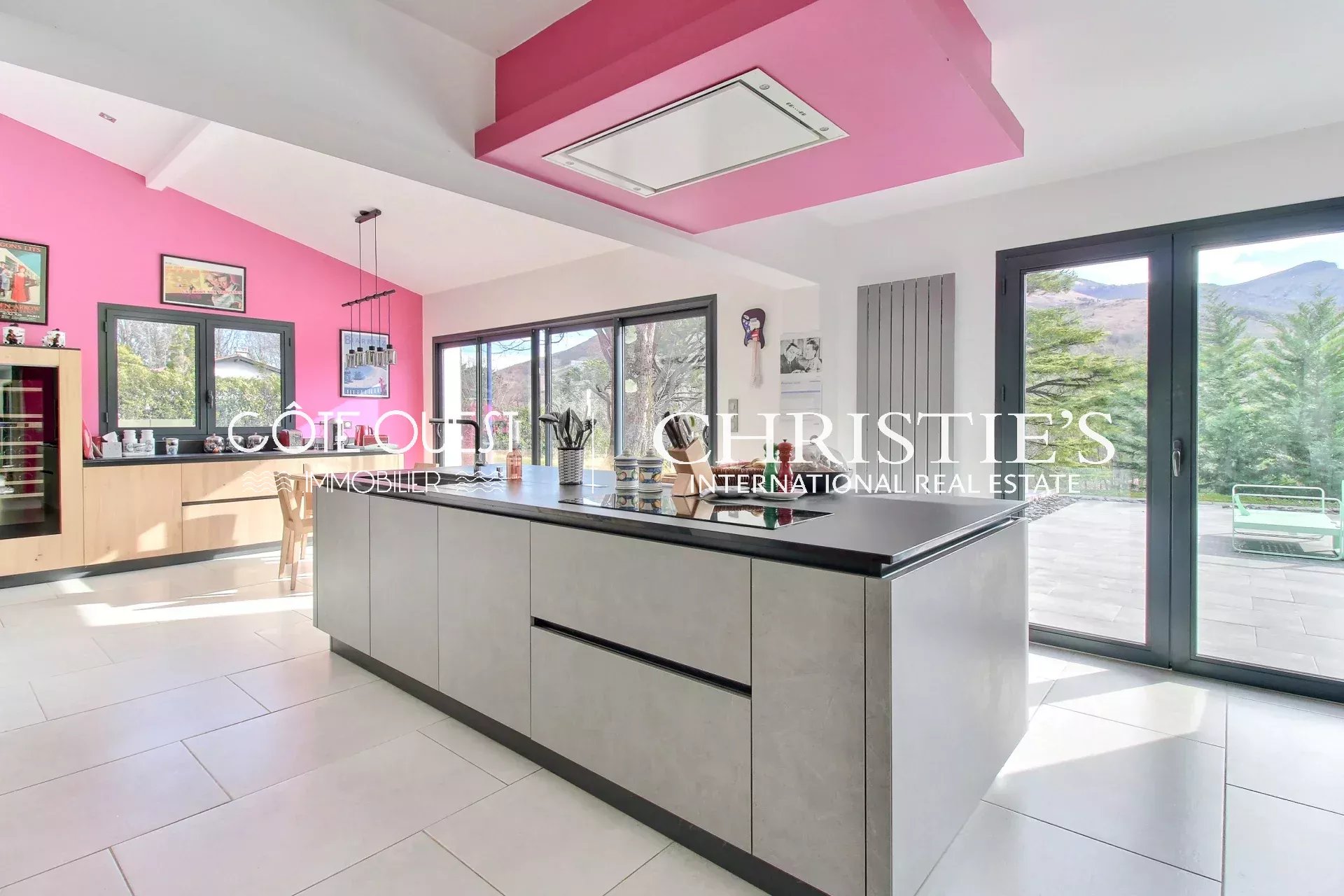 4 Bedroom Villa/Townhouse's Image 4