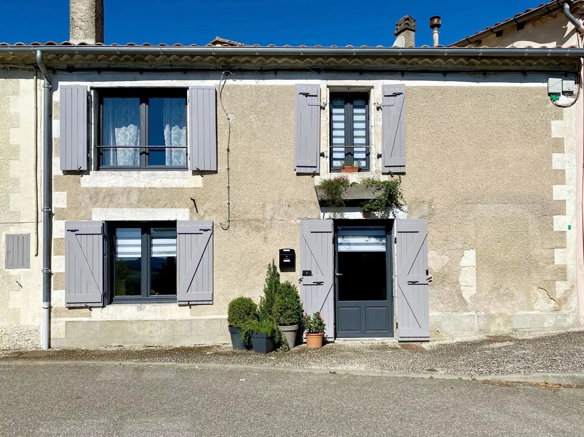 Charmante petite maison rénovée avec goût au cœur de Monflanquin