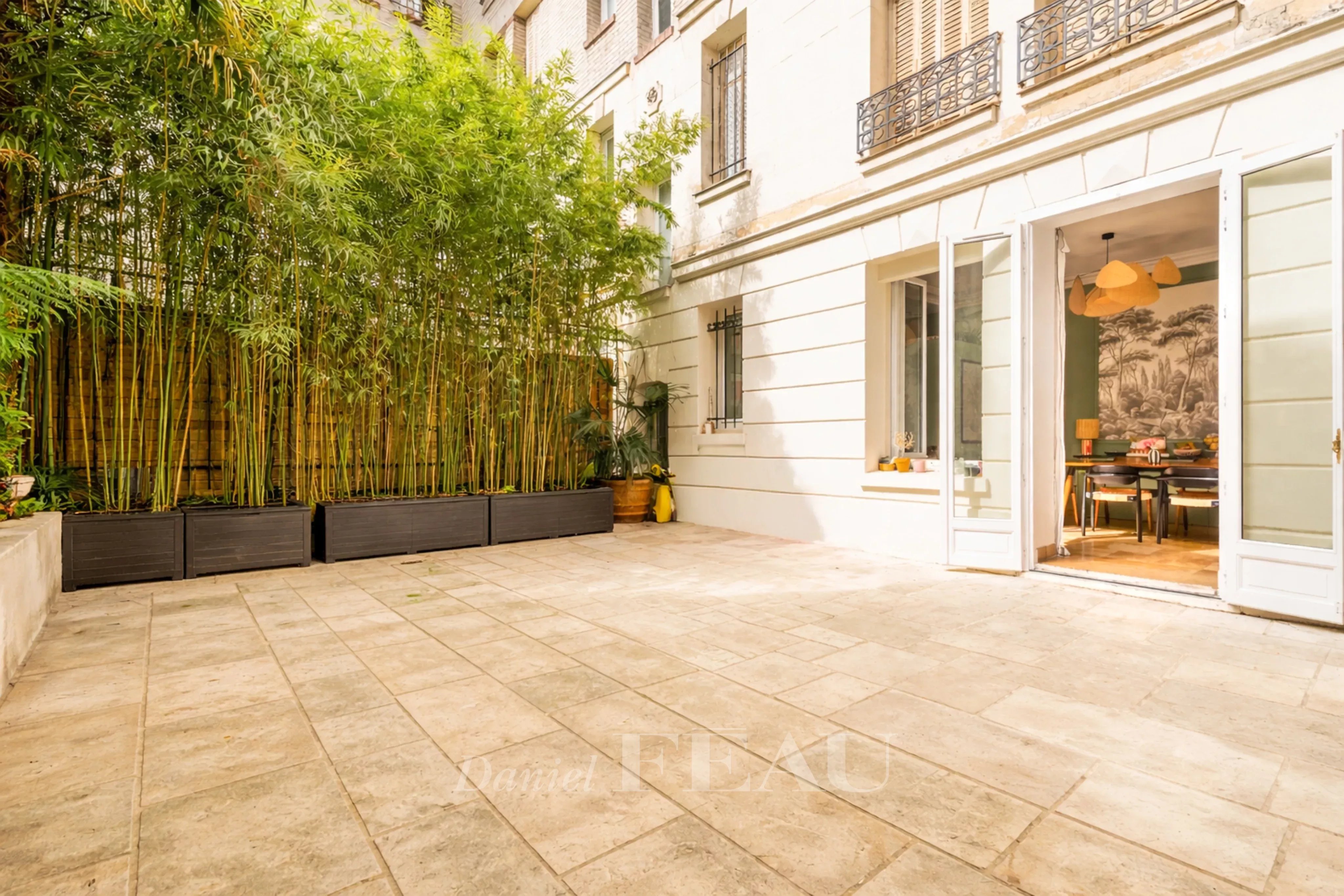 Paris 16th District – A superb 3-bed apartment with a garden