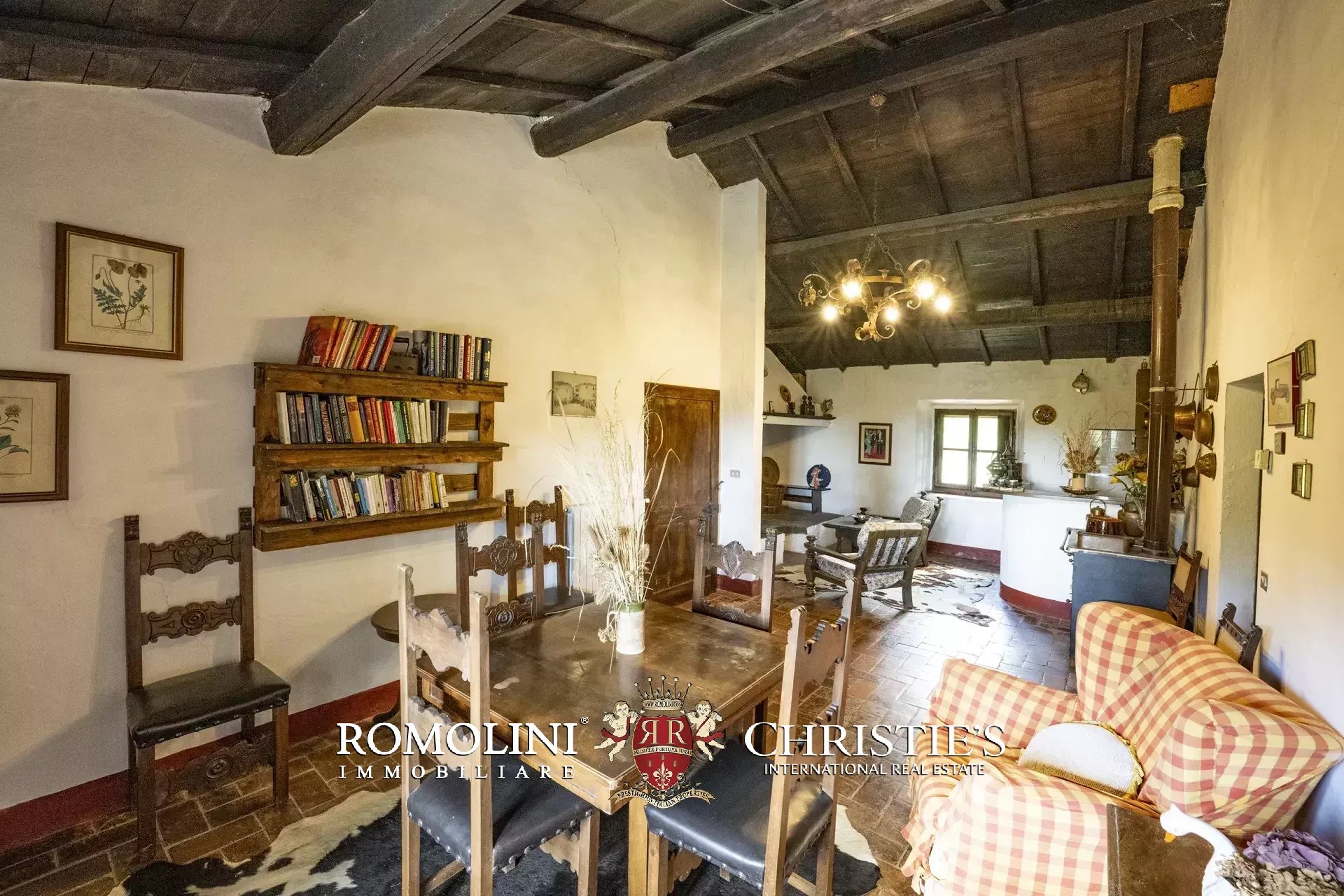 101-HA ESTATE WITH NATURAL SPRINGS FOR SALE BETWEEN AREZZO AND FLORENCE