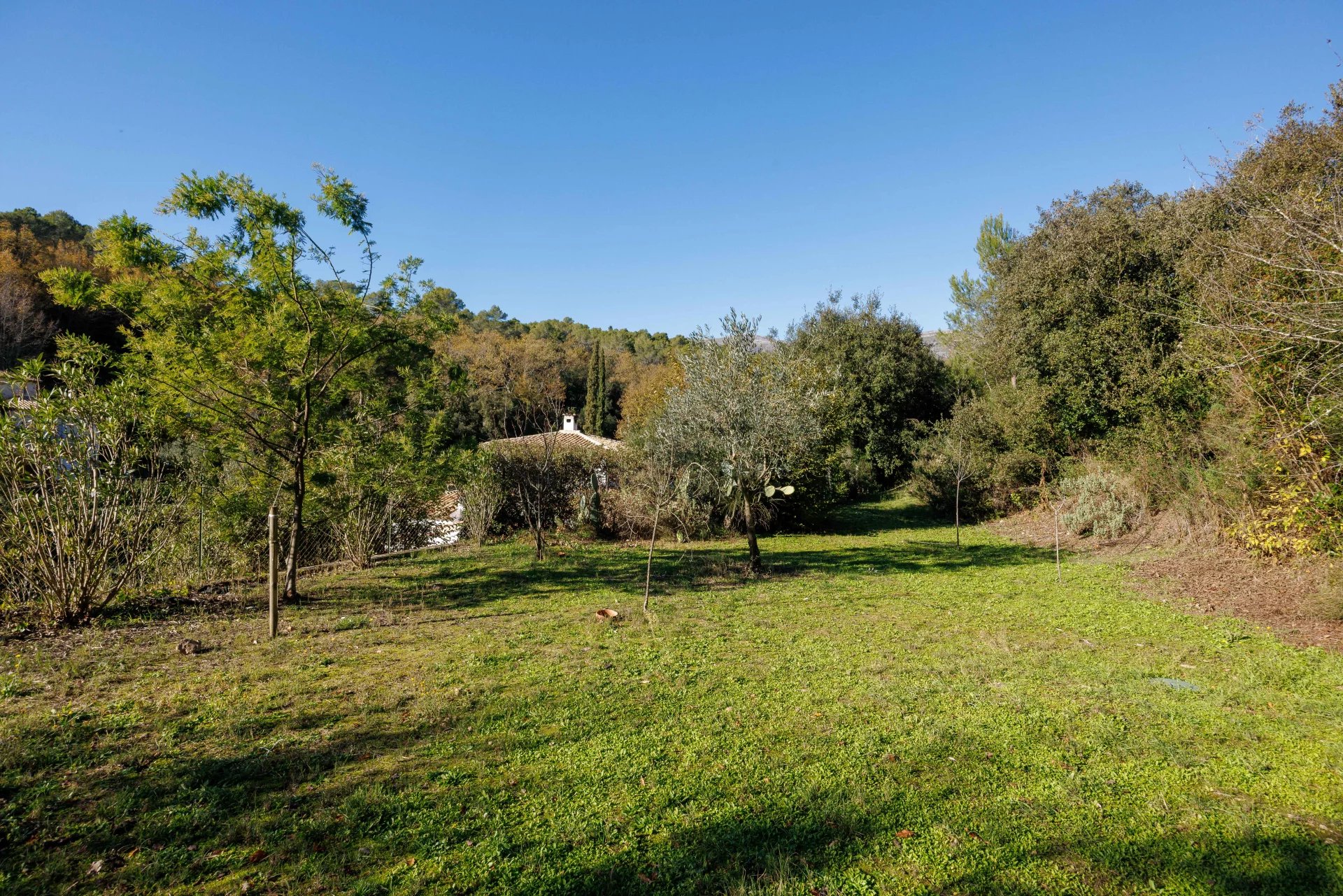 Large property on a renowned estate