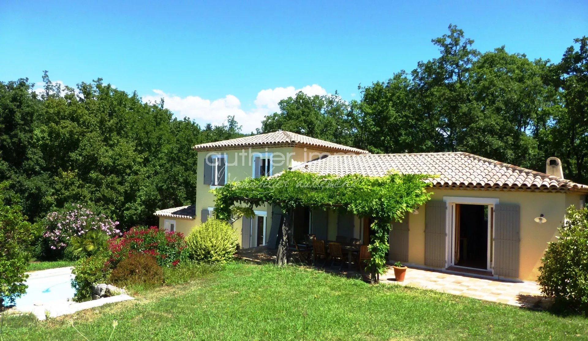 Agence immobilière de 