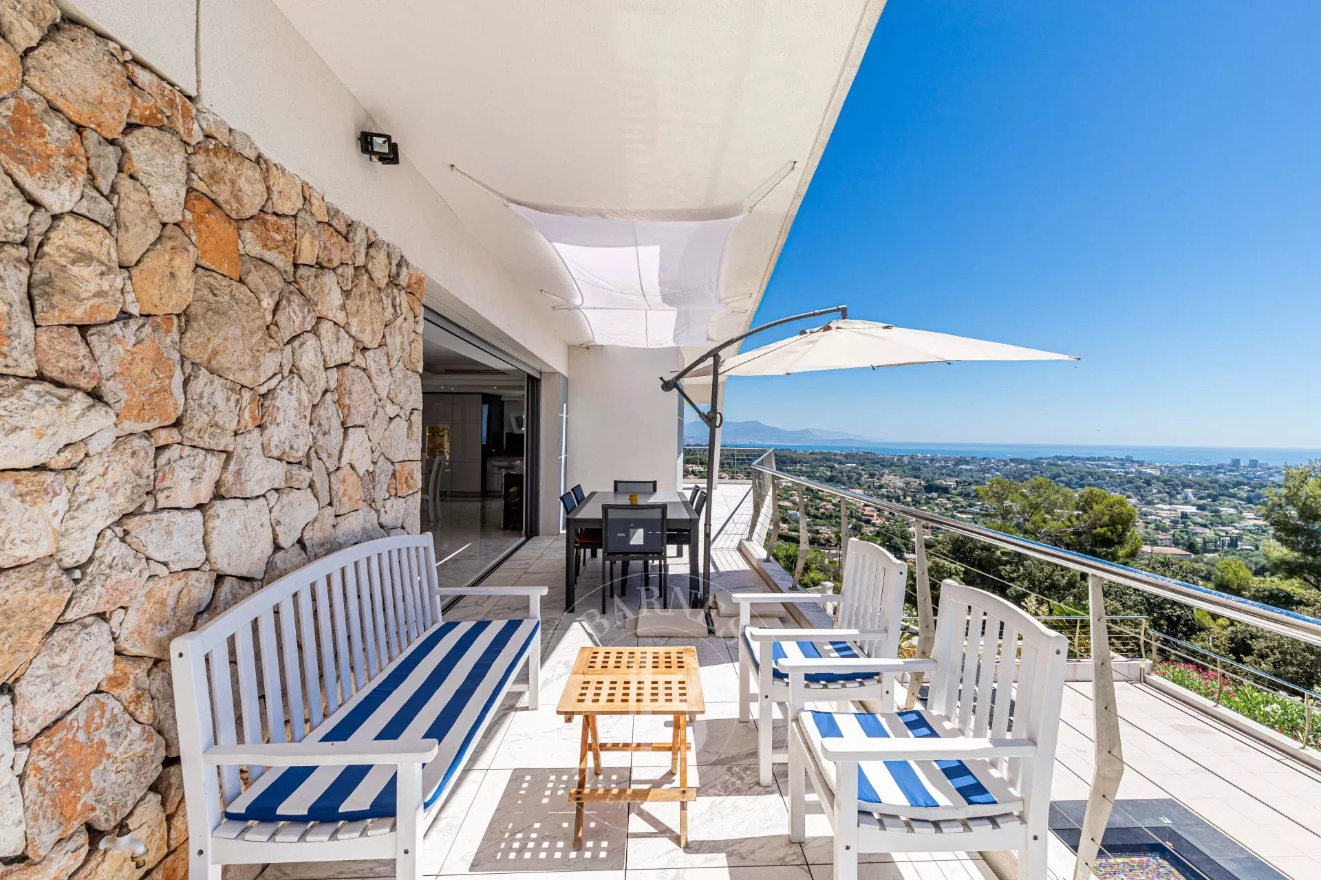 GOLFE JUAN - CALIFORNIAN VILLA - PANORAMIC SEA VIEW - picture 17