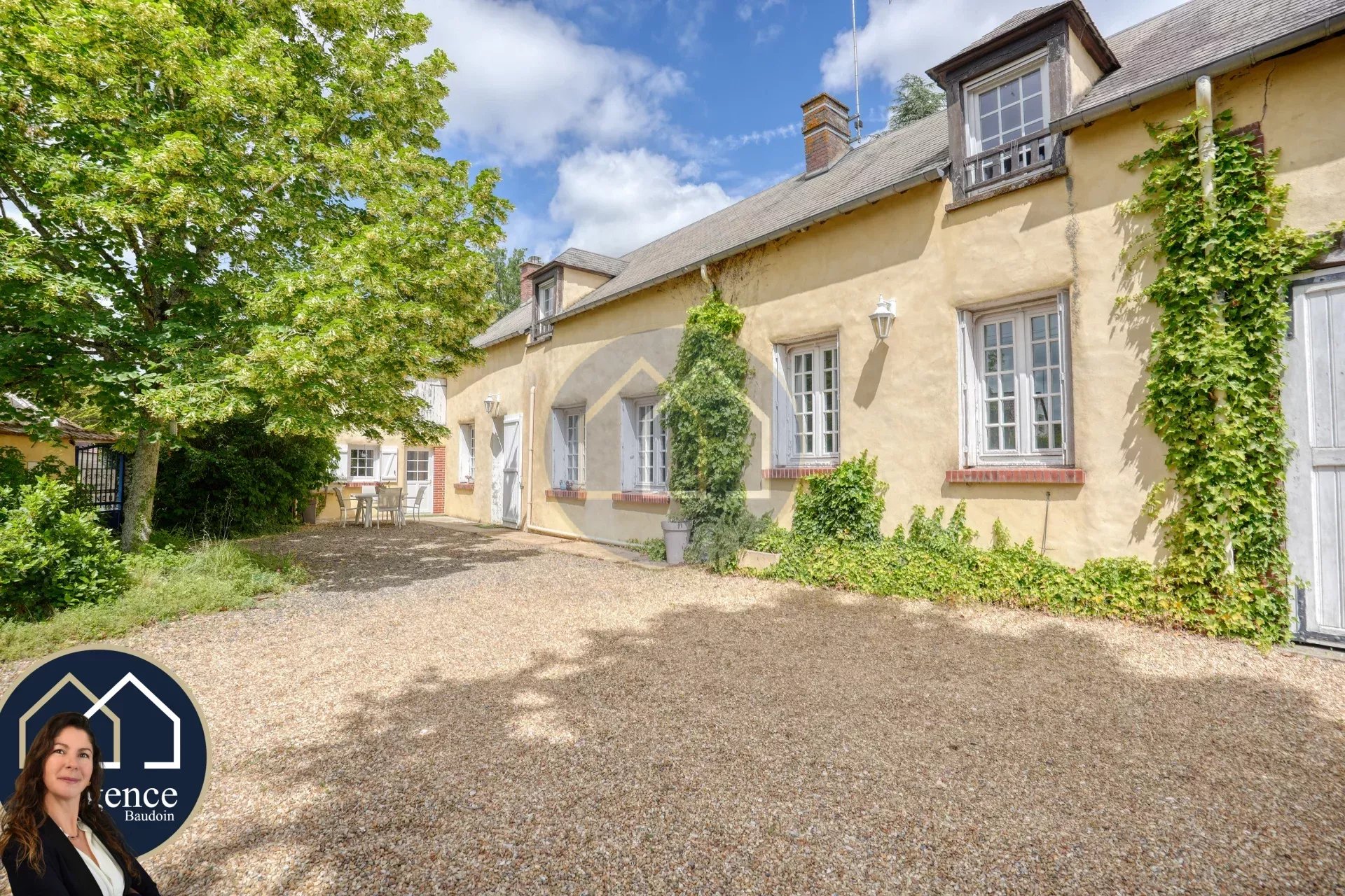 MAGNIFIQUE LONGÈRE PLEINE DE CHARME,  195 m², 5 CHAMBRES, NOMBREUSES DEPENDANCES, TERRAIN DE PLUS D’ 1,7 HECTARE SANS AUCUN VIS-A-VIS, PISCINE !