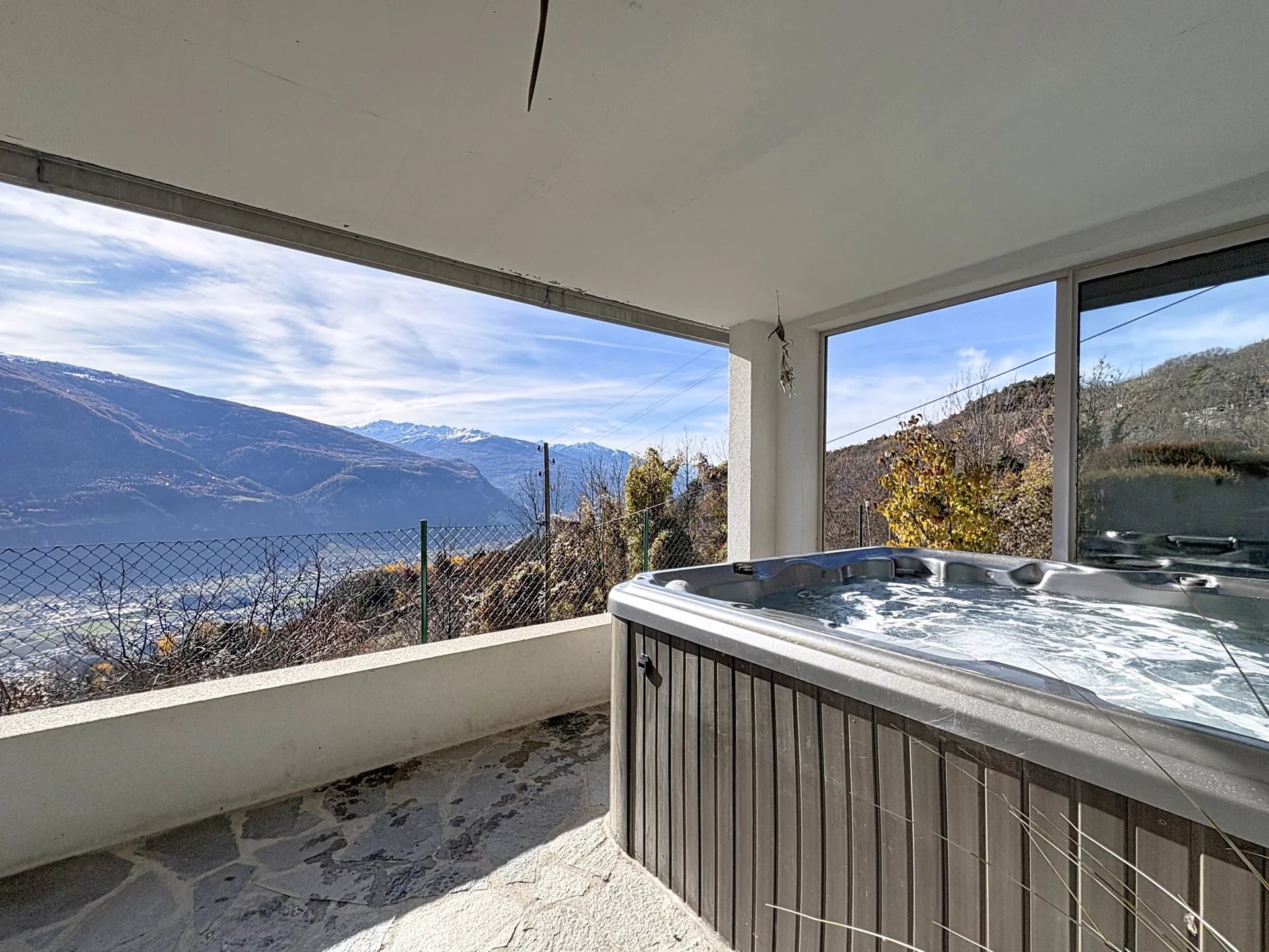 Spacieuse villa, vue panoramique et jacuzzi