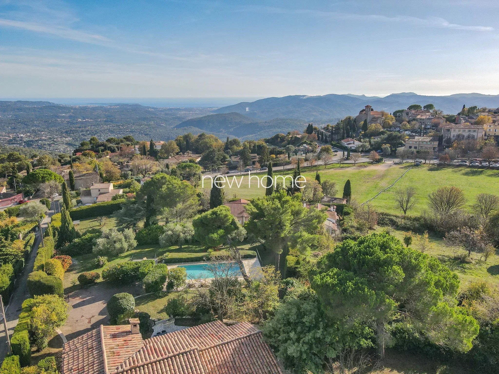 Propriété de charme en pierre  Vue mer et village  CABRIS