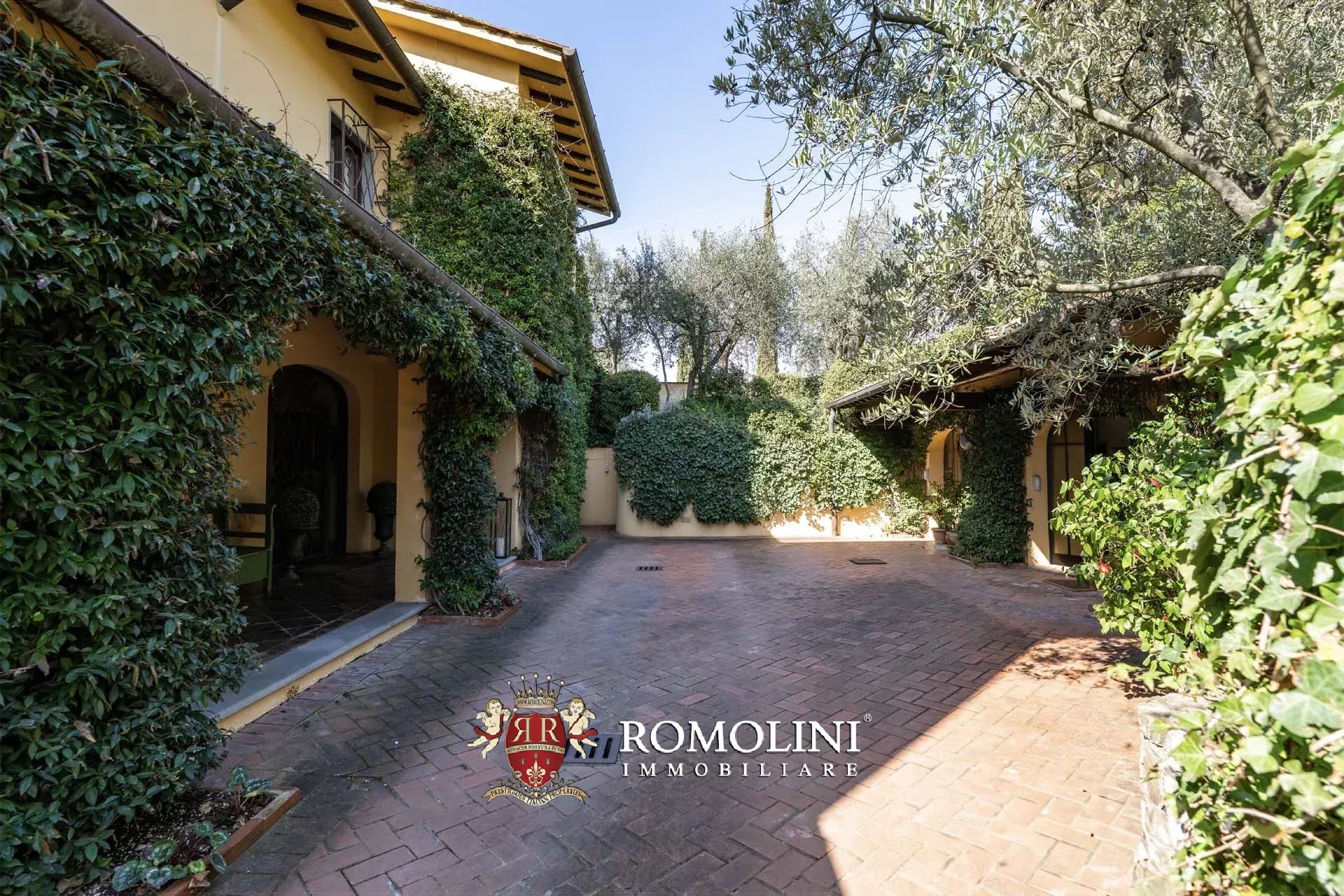 10 Bedroom Villa/Townhouse's Image 34