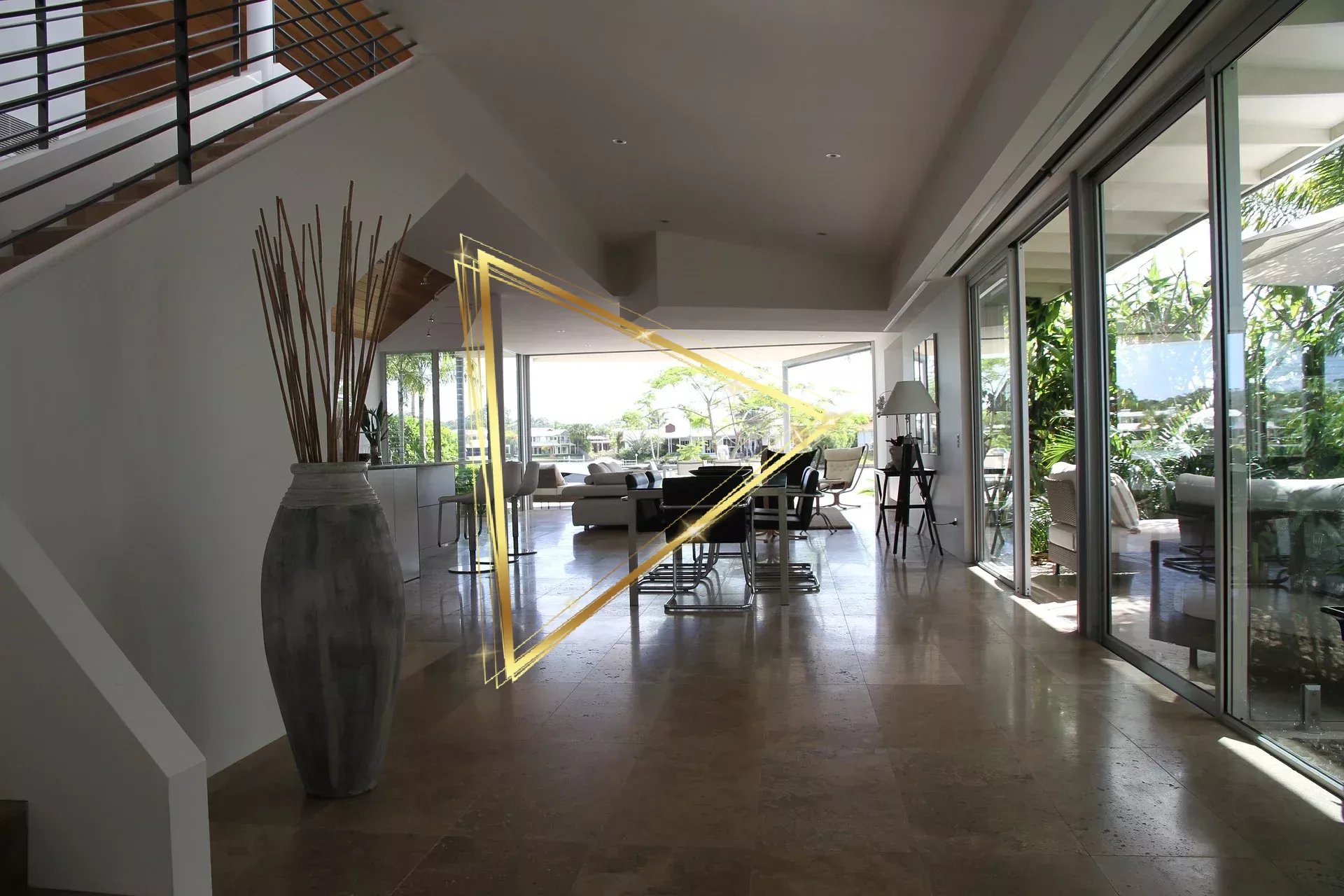 Maison 5 pièces avec terrasse,  grand jardin et stationnement.