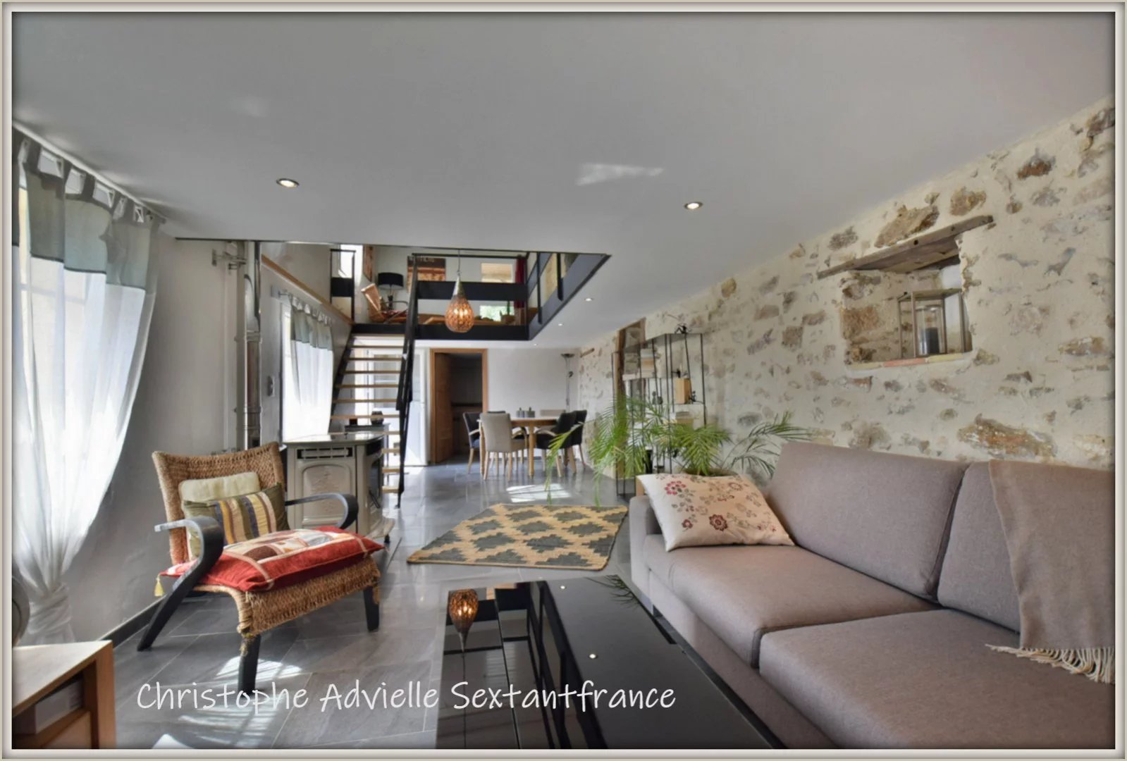 Domaine avec maison d'habitation et piscine, fonds de commerce pension féline et canine, stabulation sur 4 Ha