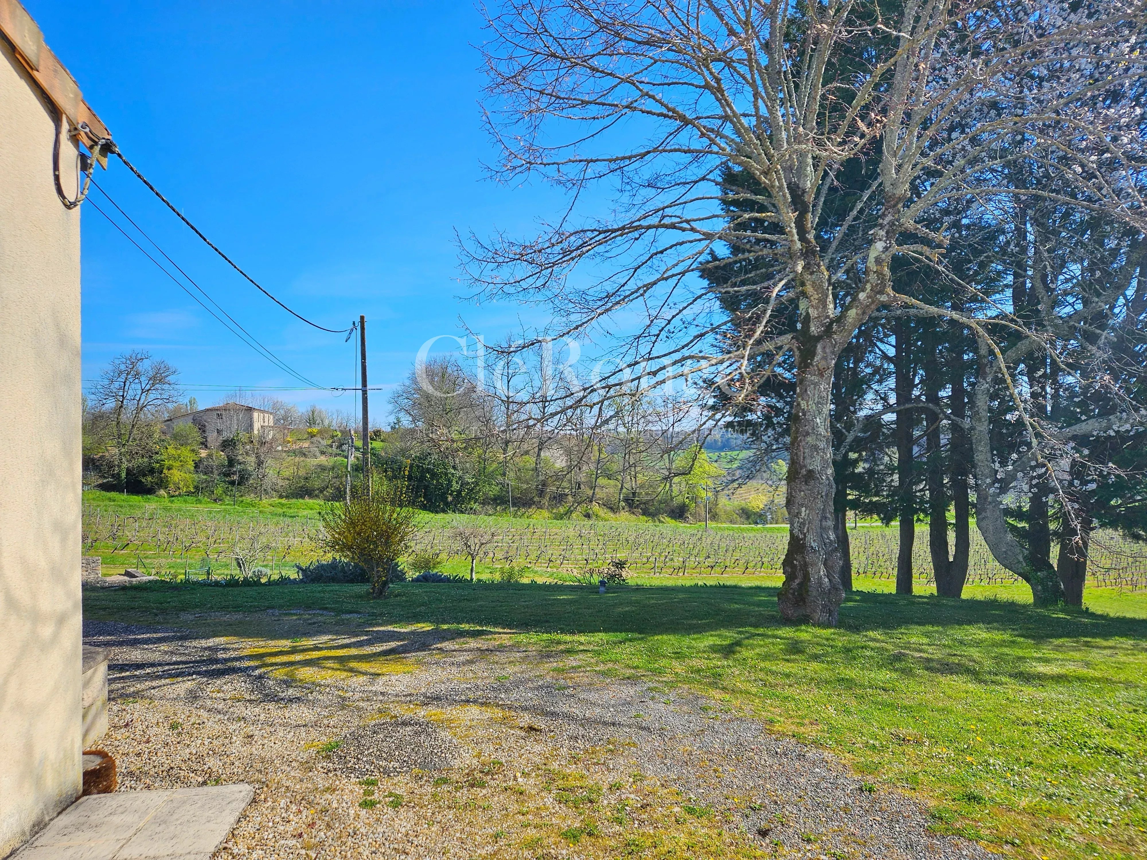 Charmante woning met prachtig uitzicht op 5 minuten van Gensac