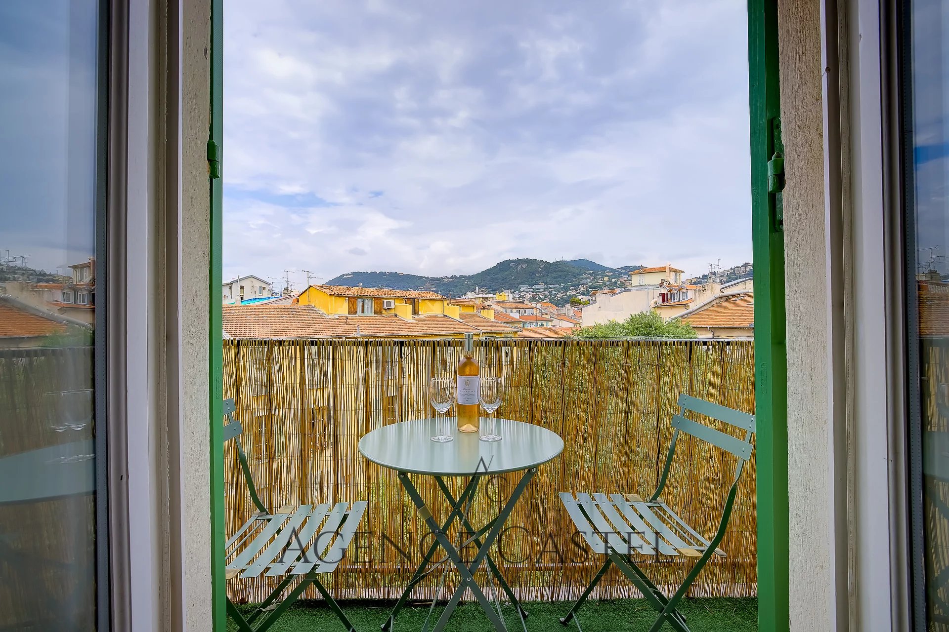 NICE LE PORT - SUPERBE 2 PIÈCES AVEC BALCON