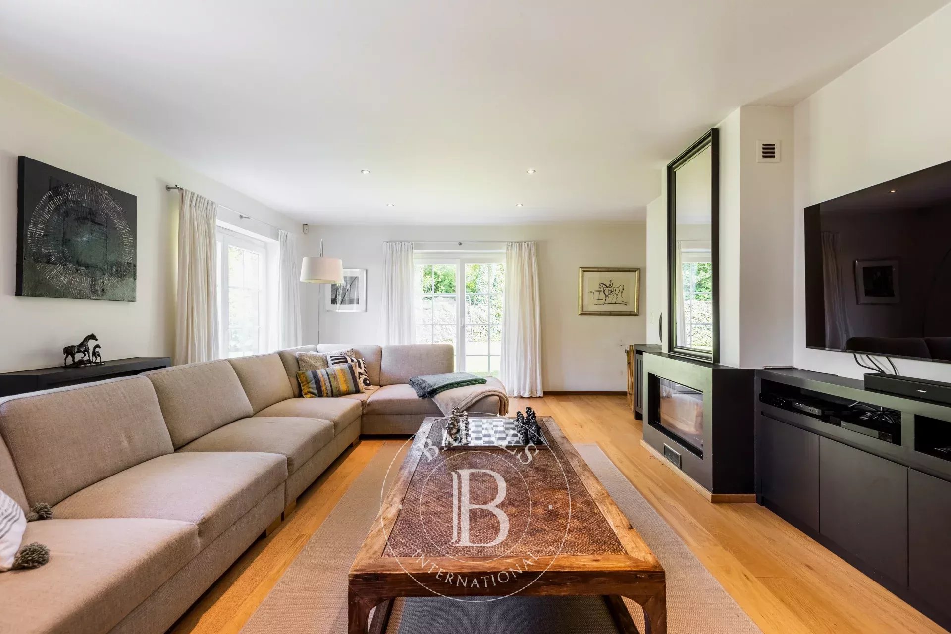Charming 2012 villa in a quiet neighborhood