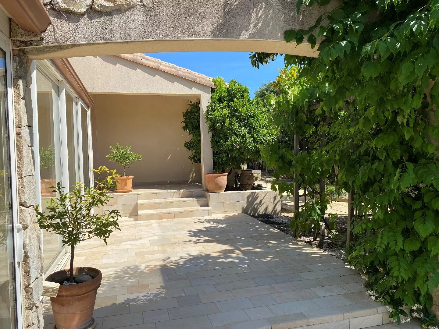 A Vendre Le Grau d'Agde 34300 Villa de 7 pièces sur 1457m² de terrain avec piscine et appartement indépendant