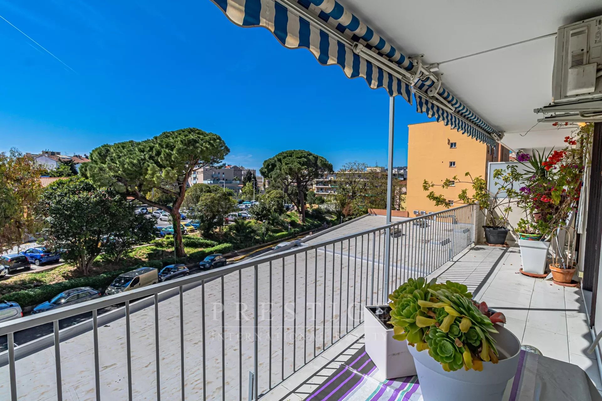 Juan les pins, 4 pièces 83m² terrasse & balcon, parking privé