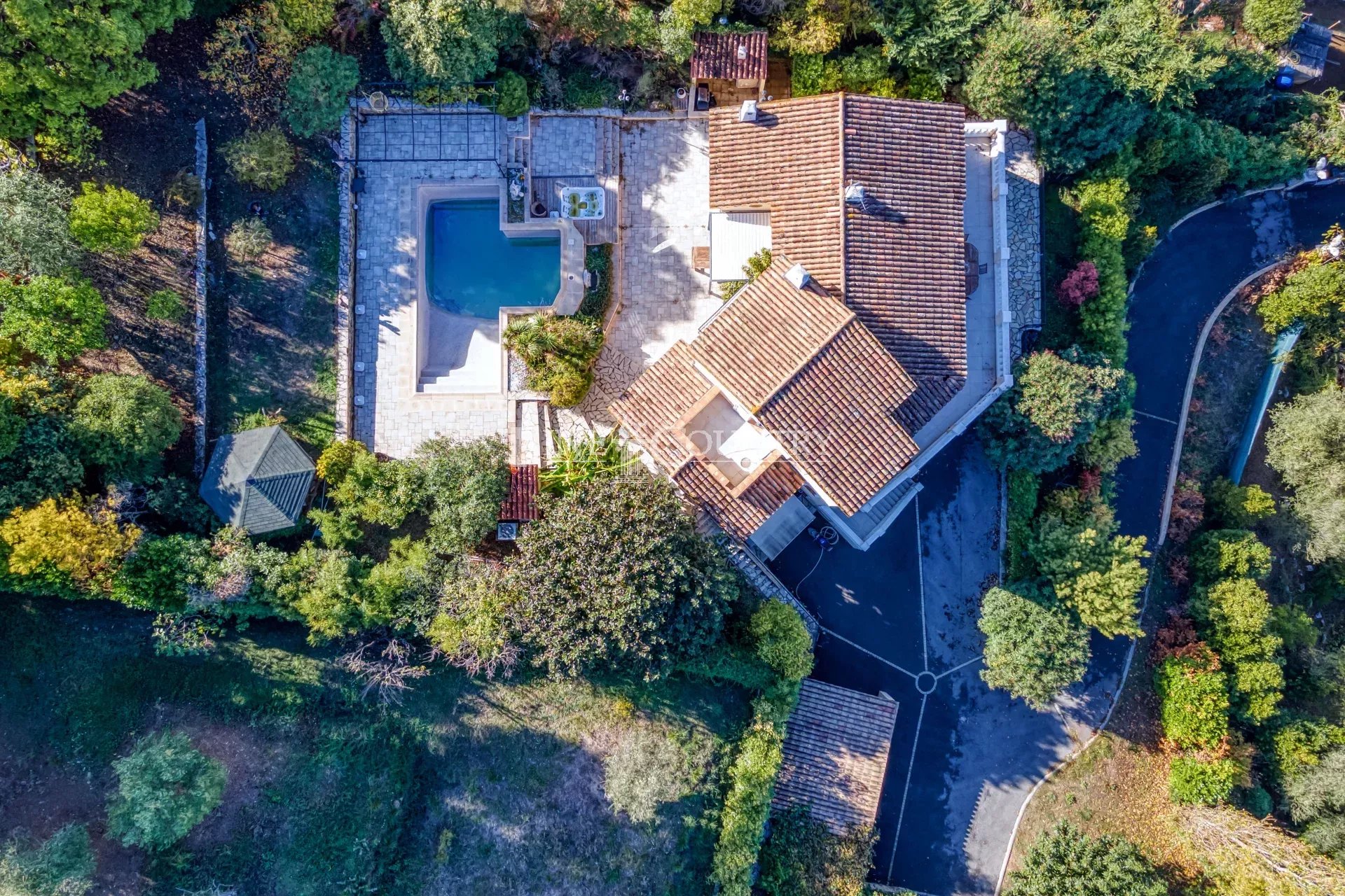 Photo of For sale  Villa in Valbonne - Panoramic view