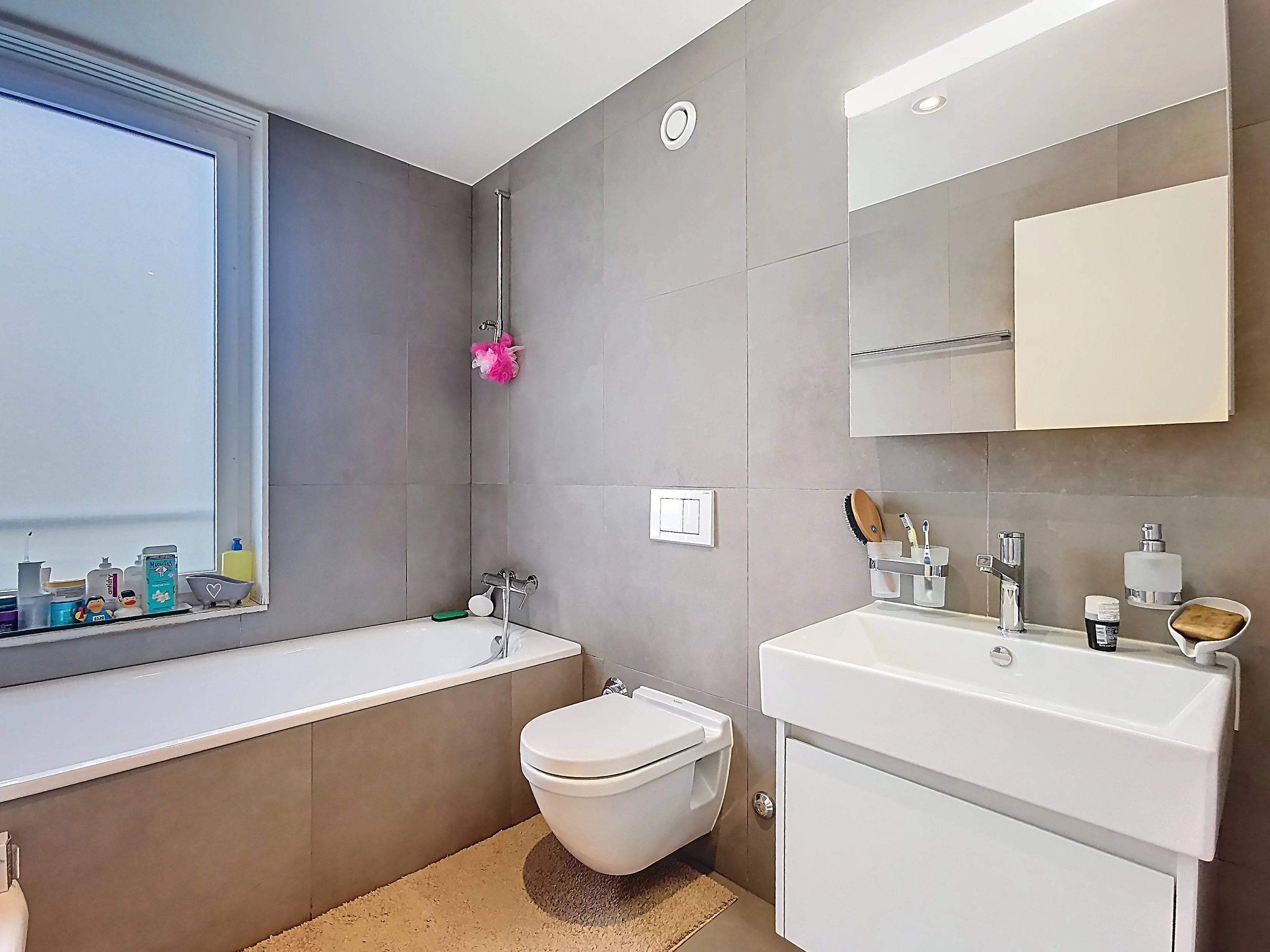 Vue sur le lac et balcon au coeur de Montreux