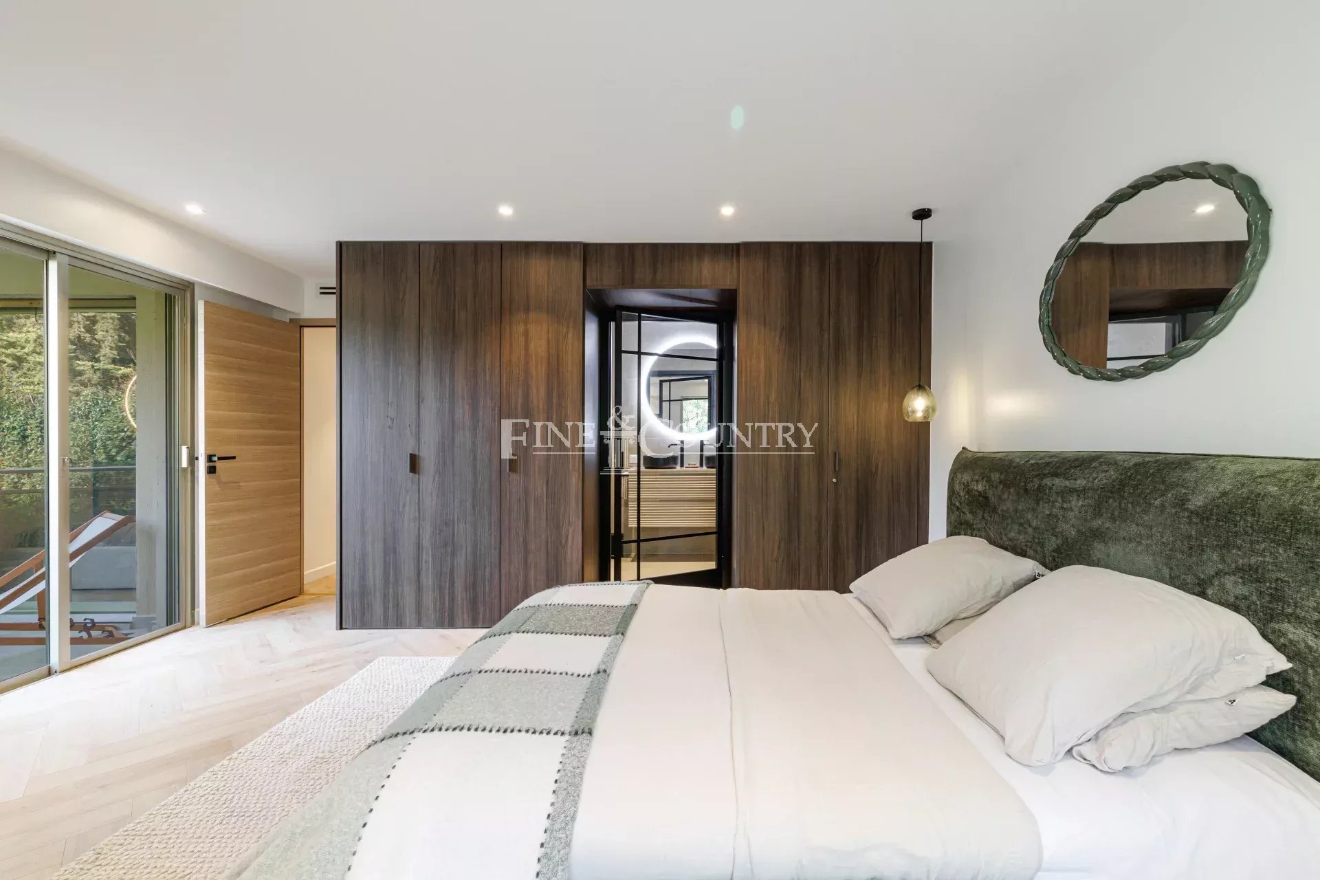 Photo of For Sale – 2-Bedroom Apartment – Cannes Montrose