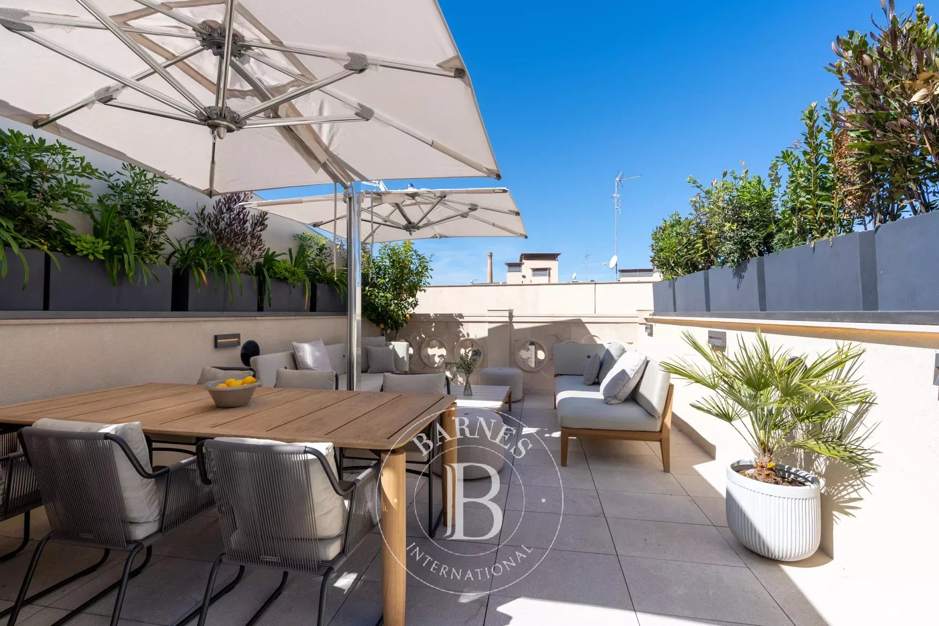 Townhouse Llorenç - Elegant New-Build with Private Rooftop Pool in Palma Old Town