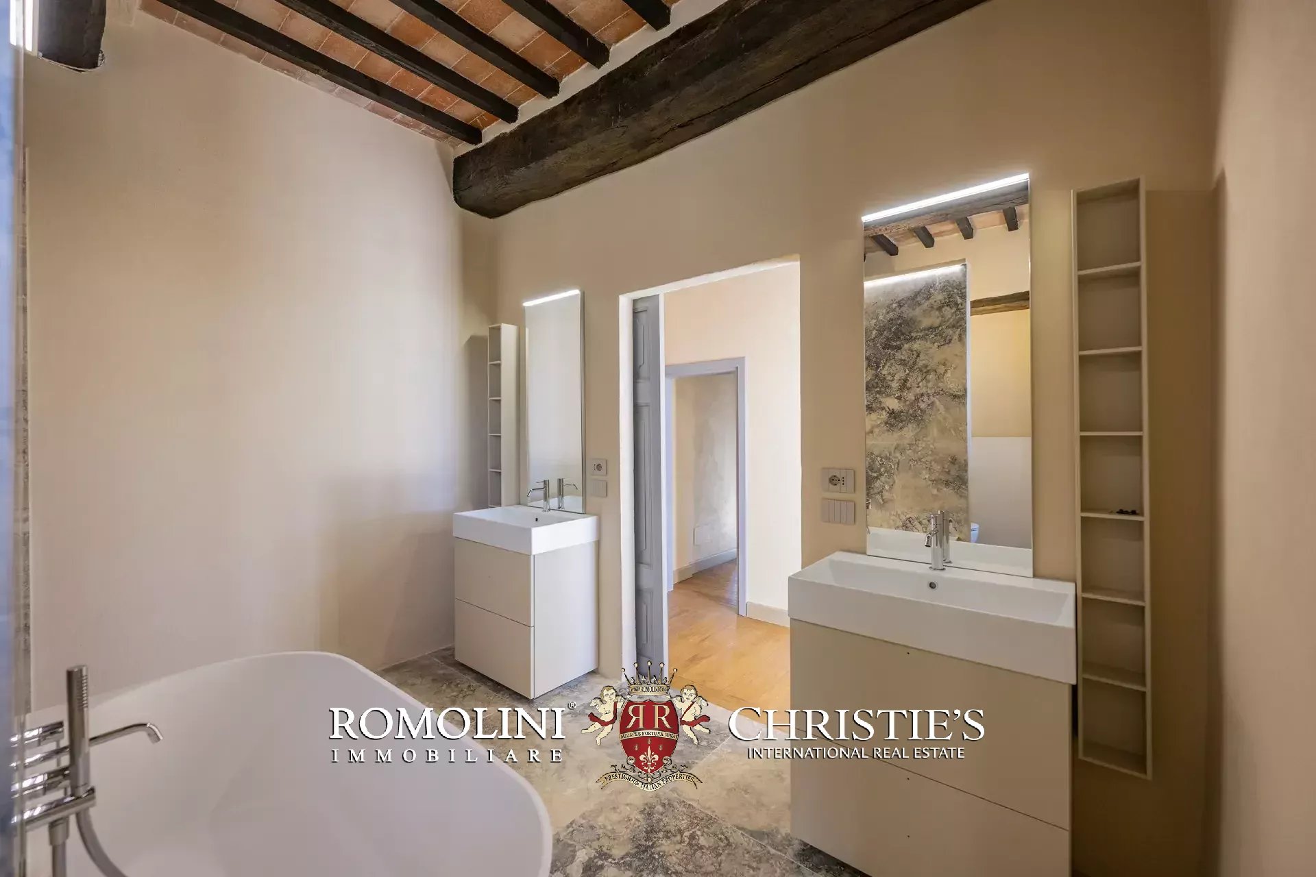 ART-NOUVEAU VILLA FOR SALE IN A PANORAMIC POSITION OVER LAKE TRASIMENO, UMBRIA