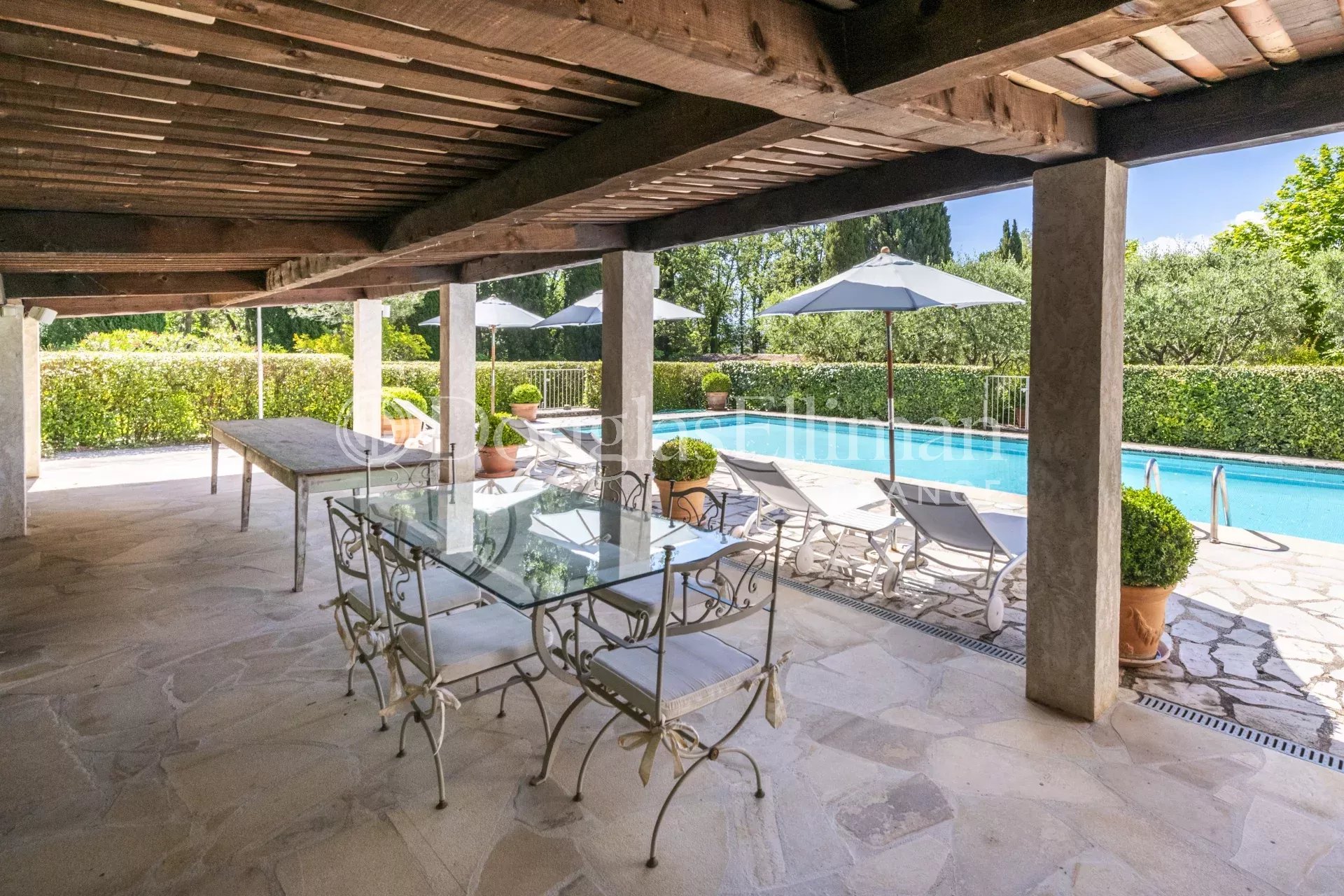 PROCHE GRASSE : Propriété exceptionnelle avec maisons d&rsquo;hôtes et un vaste terrain - Image nᵒ2