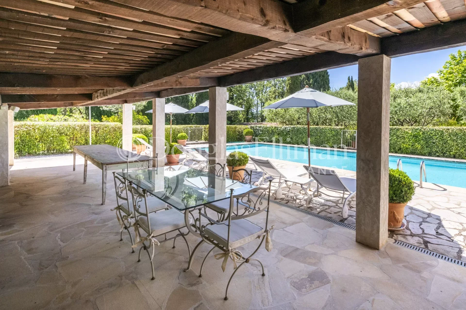 PROCHE GRASSE : Propriété exceptionnelle avec maisons d&rsquo;hôtes et un vaste terrain - Image nᵒ2