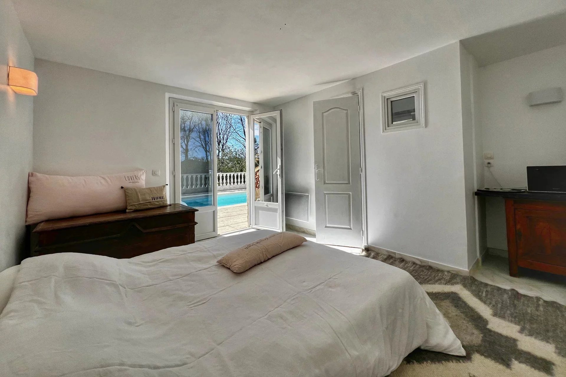 Renovated villa with studio, close to the village - Seillans