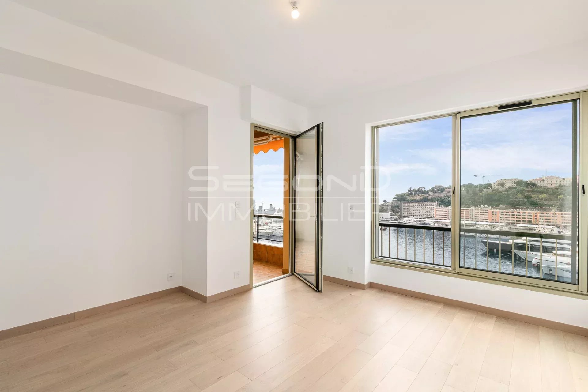 Exclusive 2-room renovated sea view Monaco Port