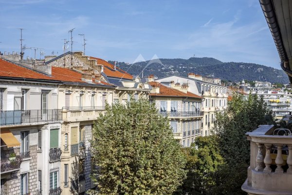 Designer loft on the top floor of an elegant bourgeois building – Libération district — photo 2