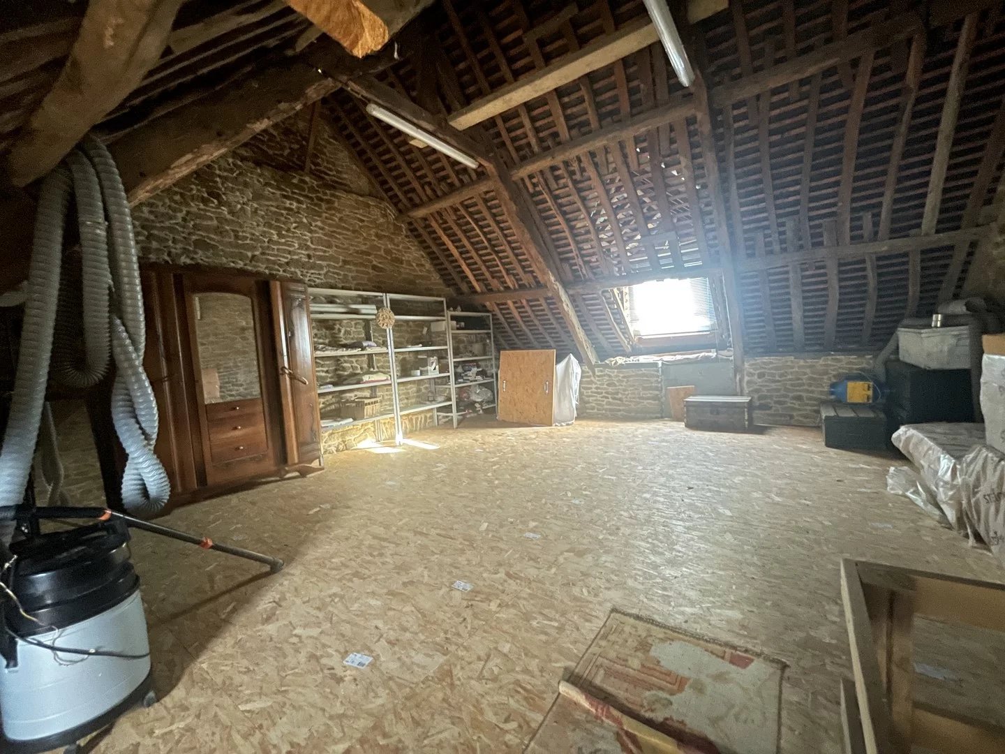 RARE MAISON EN PIERRES LA VICOMTE/RANCE