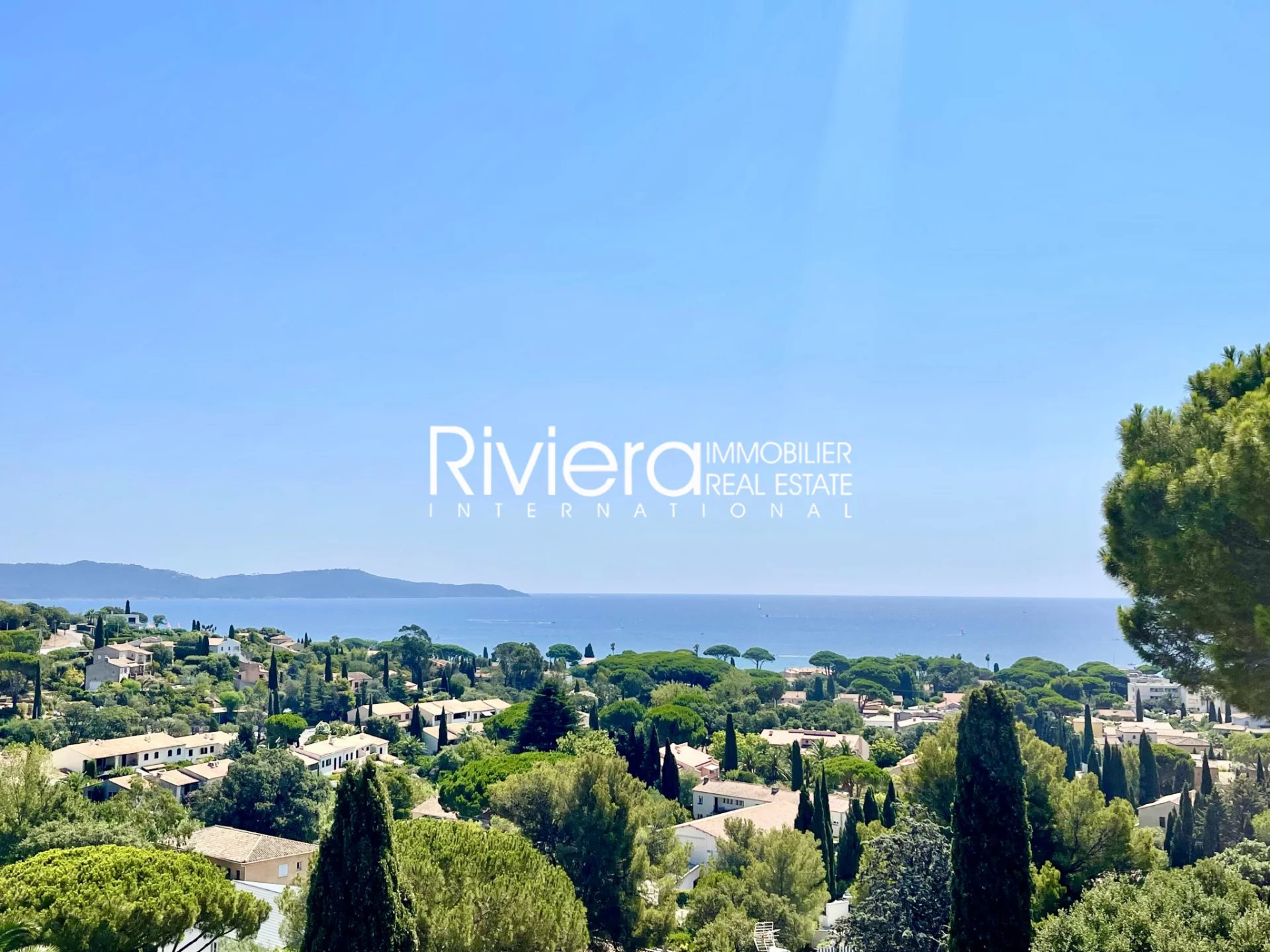 Vue mer, piscine et plage à pieds !