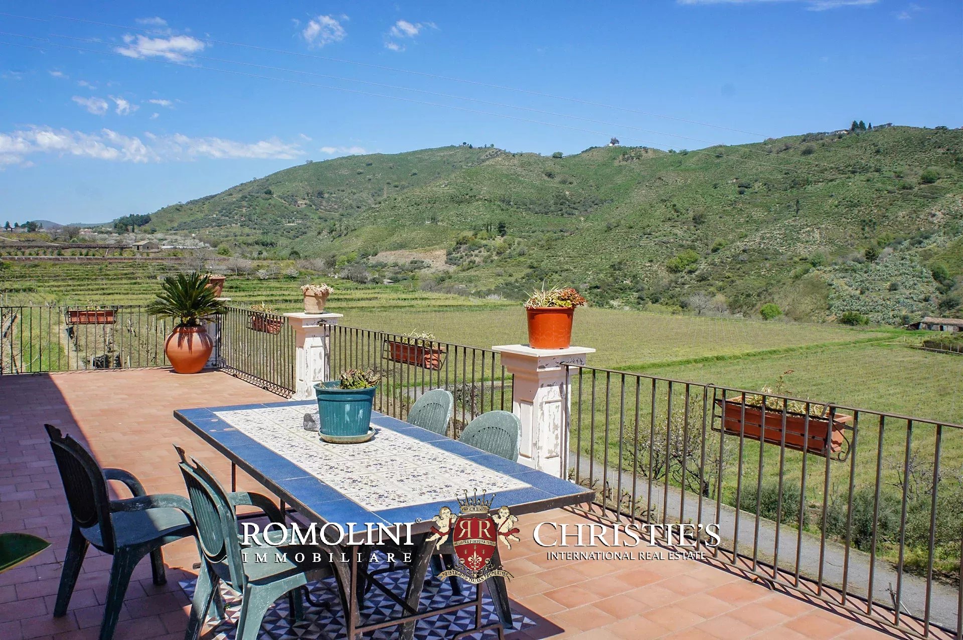 9 Bedroom Vineyard's Image 60