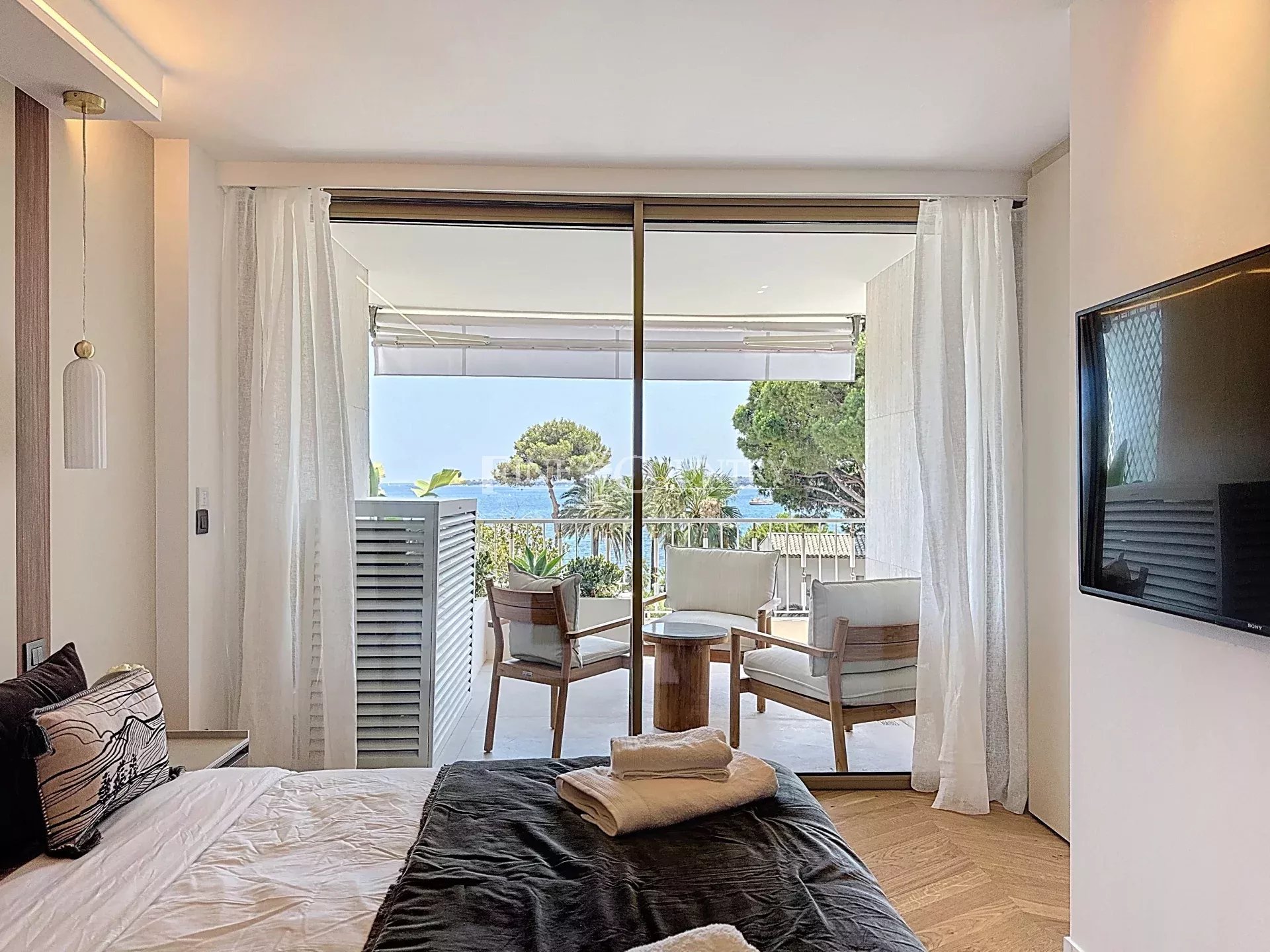 Photo of 3 BEDROOM APPARTEMENT FOR SALE CANNES PALM BEACH