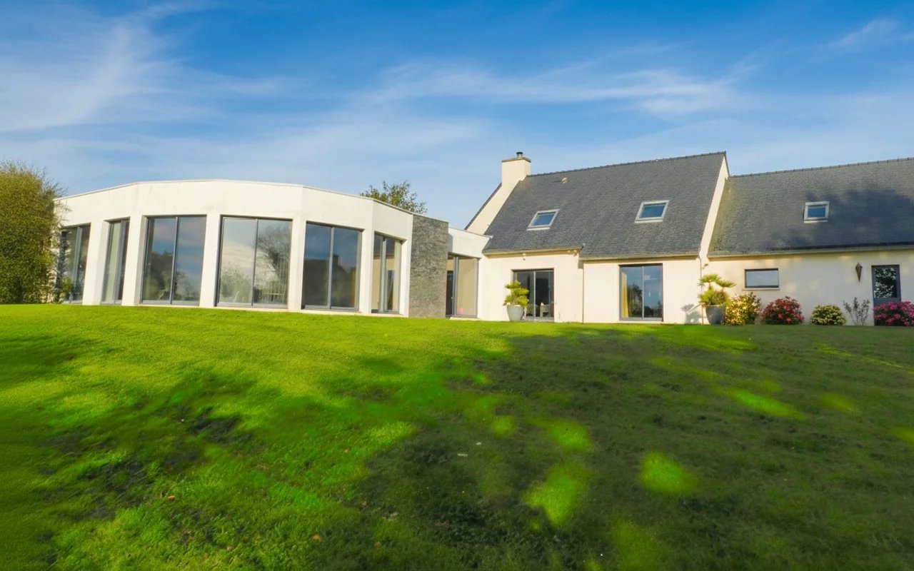 Maison avec piscine couverte