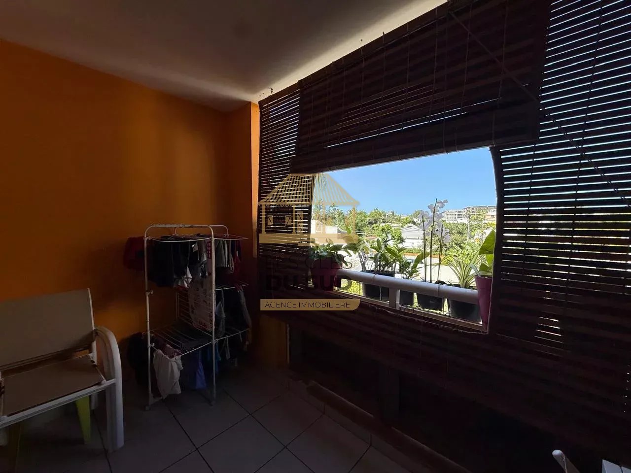 A VENDRE - APPARTEMENT DE TYPE T4 DE 78 M2 ENVIRON - ETANG SALÉ - 197 000 €
