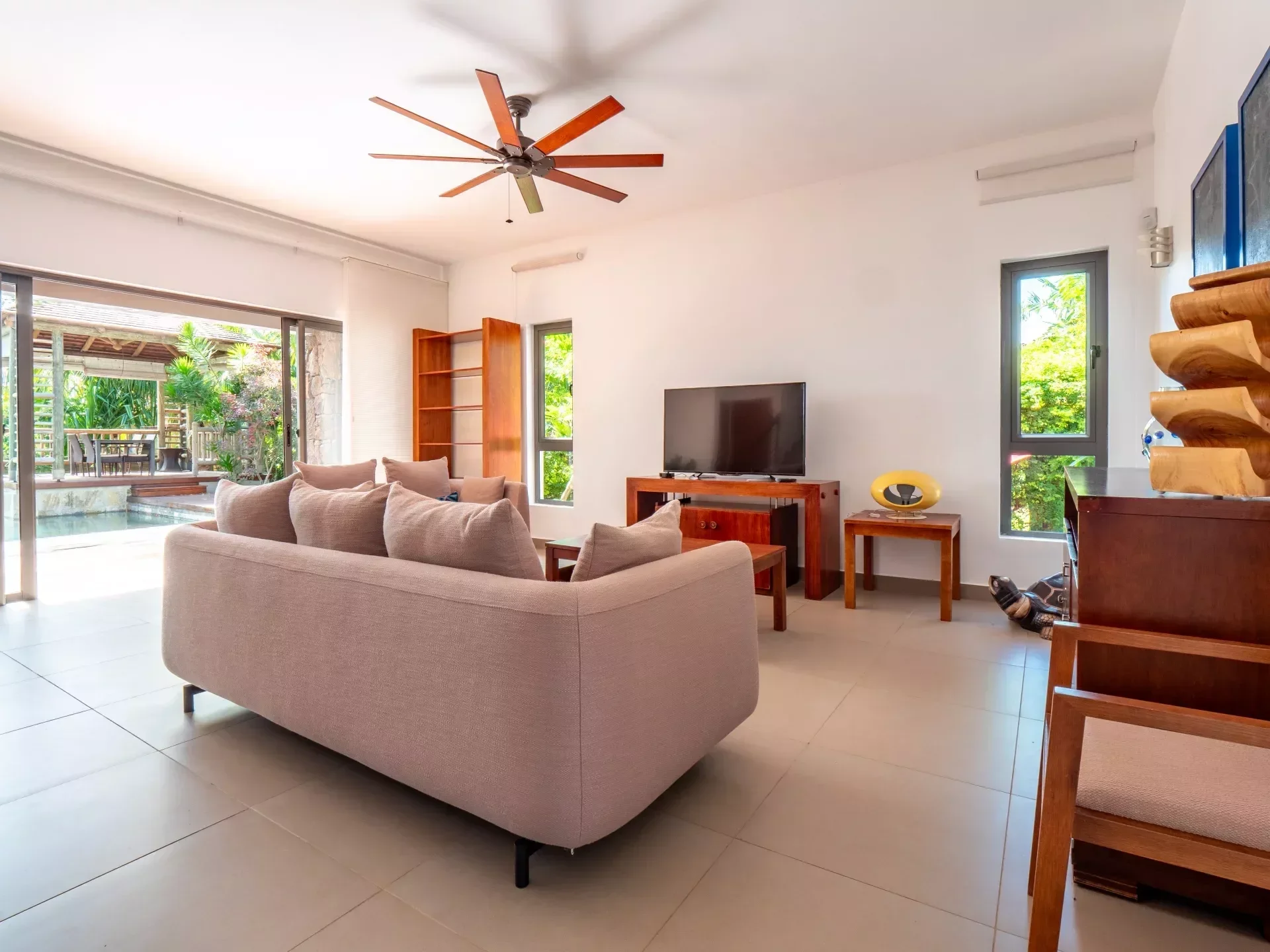Renovated Villa in Tamarin, High Rental Potential - photo 3