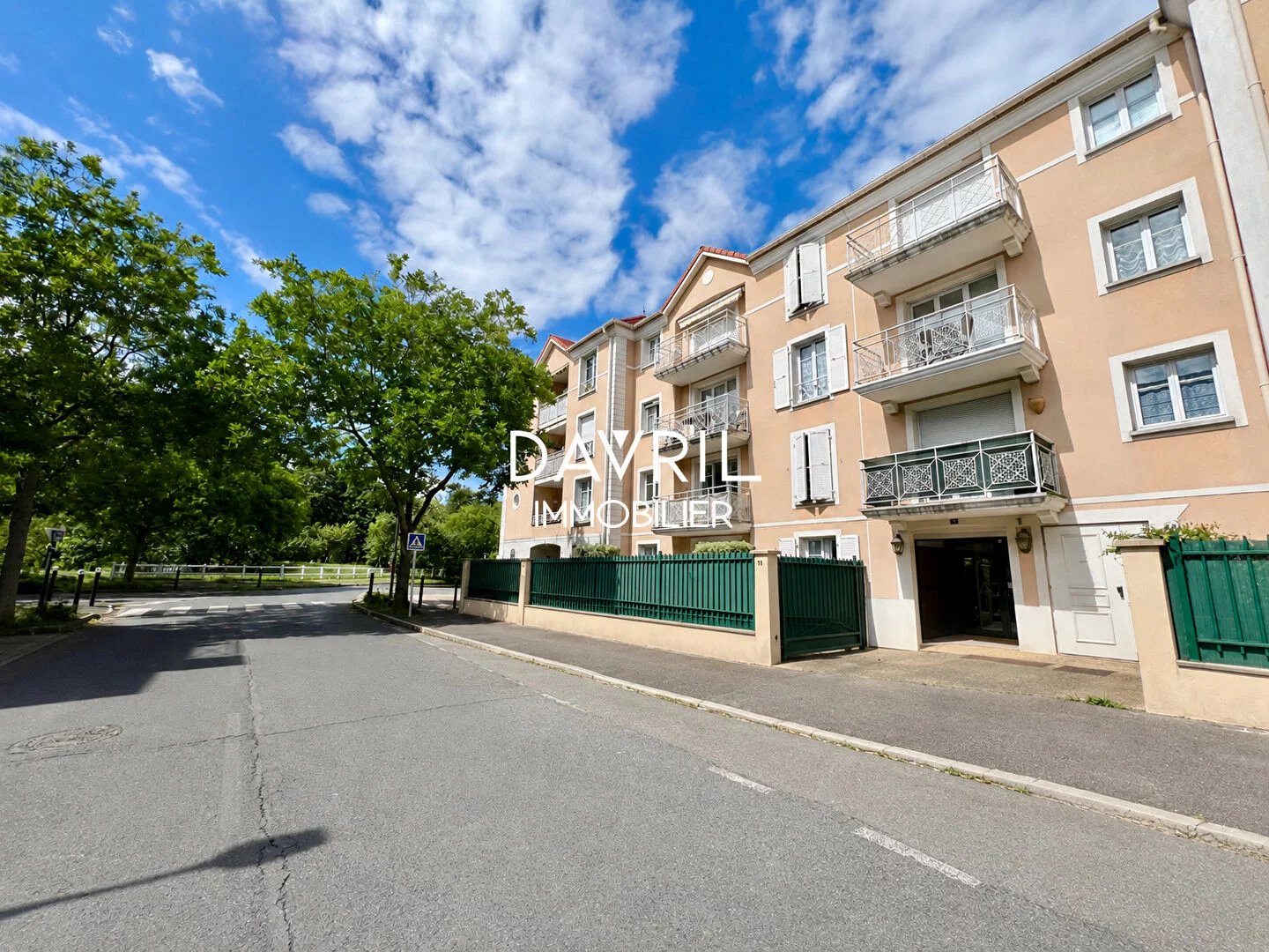 ÉRAGNY-SUR-OISE :  RÉSIDENCE LES JARDIN DU PARC - ACCÈS RAPIDE AUX GARES RER A & SNCF, ÉCOLES & COMMERCES !