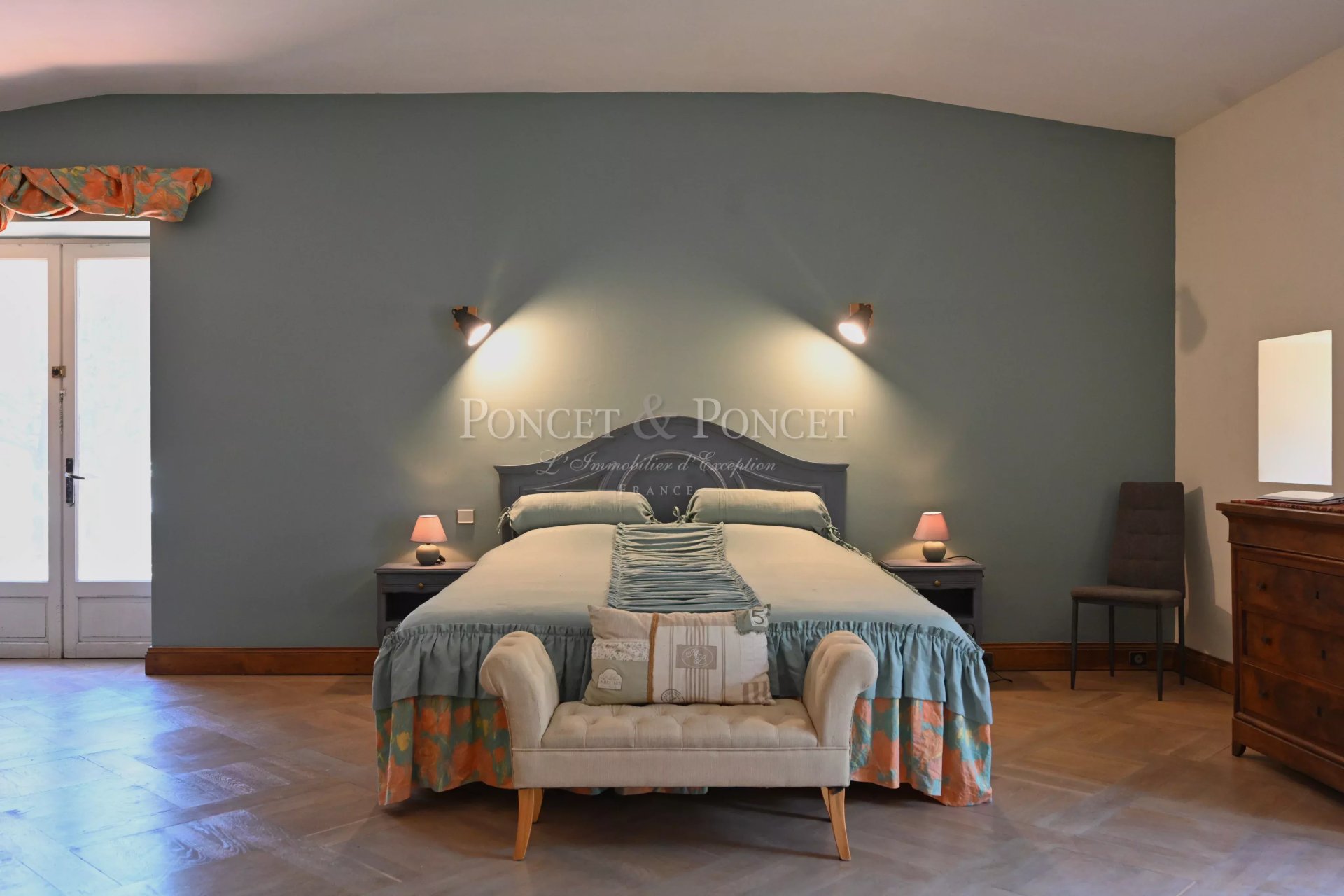 10 Bedroom Villa/Townhouse's Image 21
