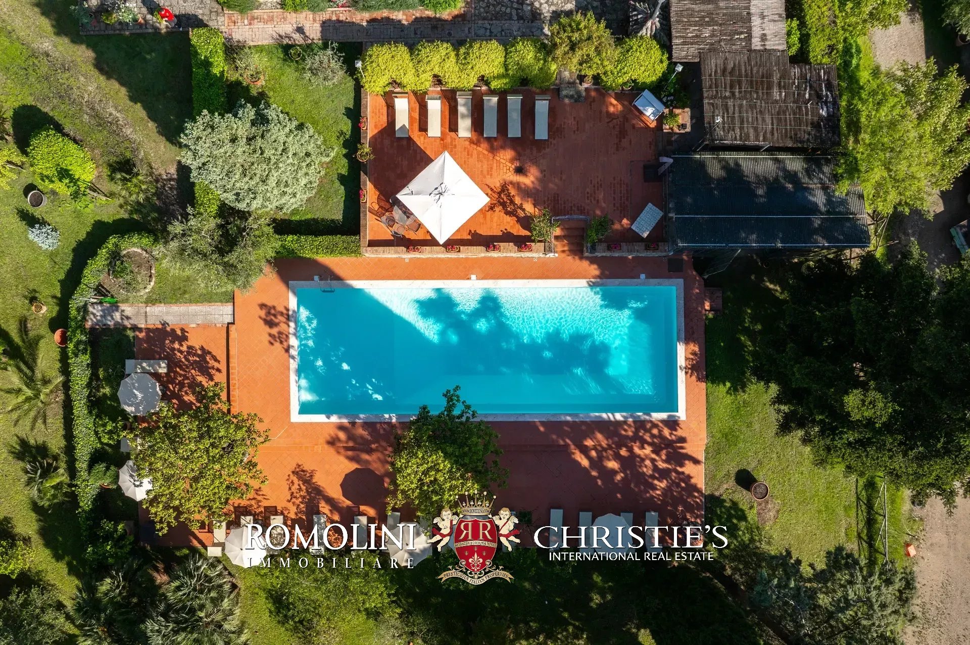 18 Bedroom Vineyard's Image 13