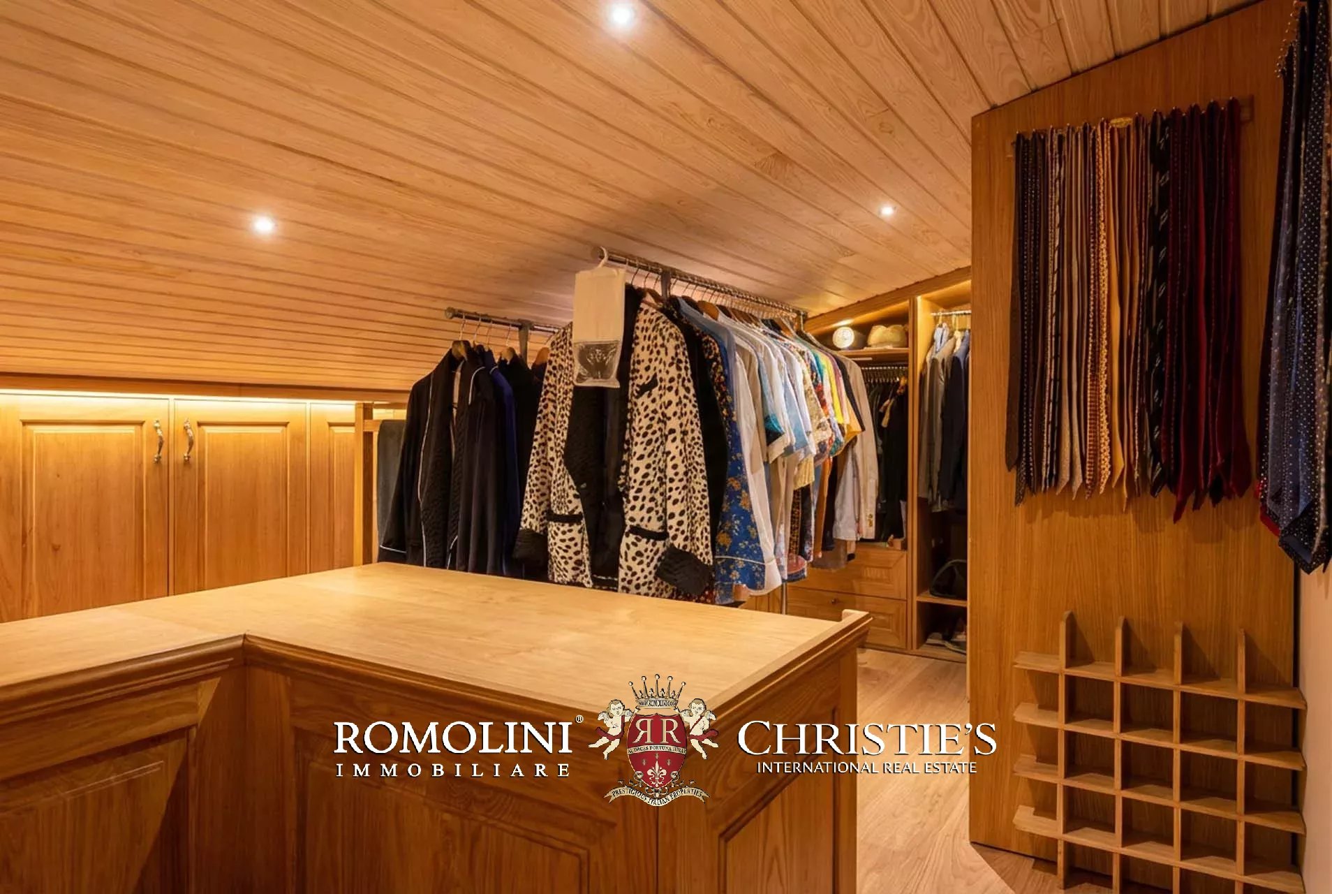 5 Bedroom Villa/Townhouse's Image 34