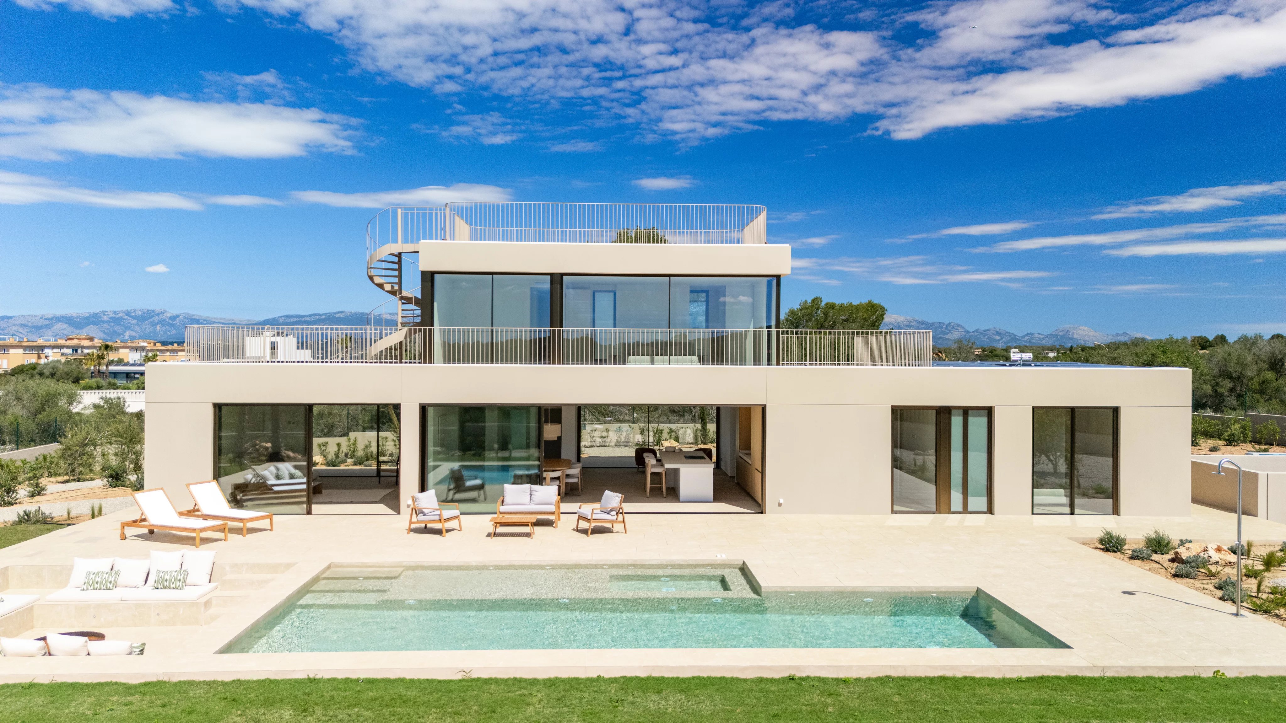 Villa élégante sur un vaste terrain avec piscine et espaces détente