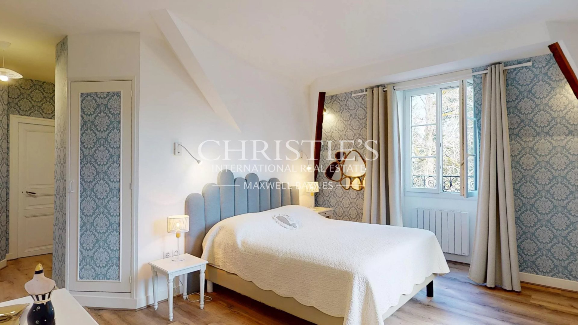 10 Bedroom Chateau's Image 21
