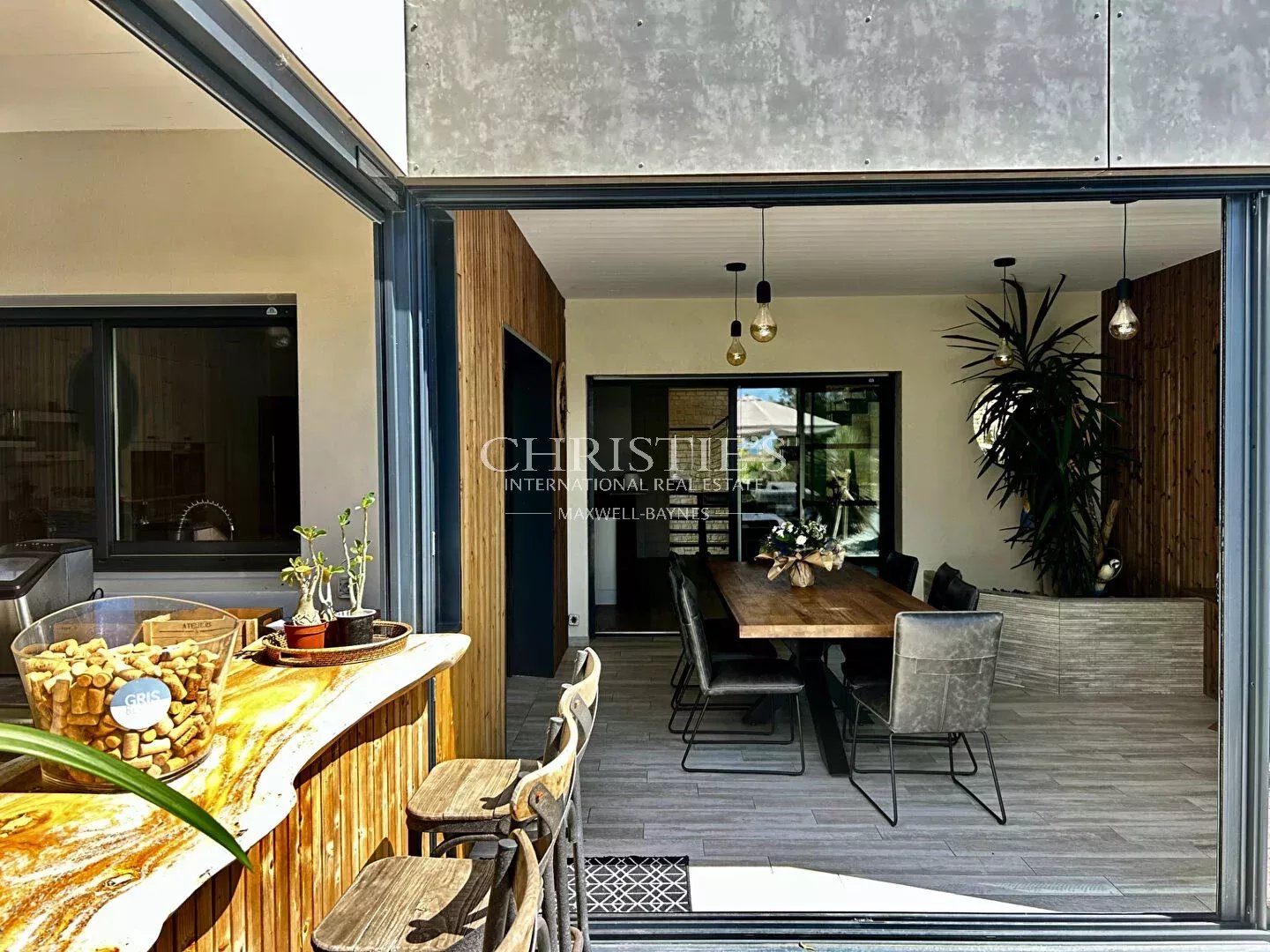 10 Bedroom Villa/Townhouse's Image 3
