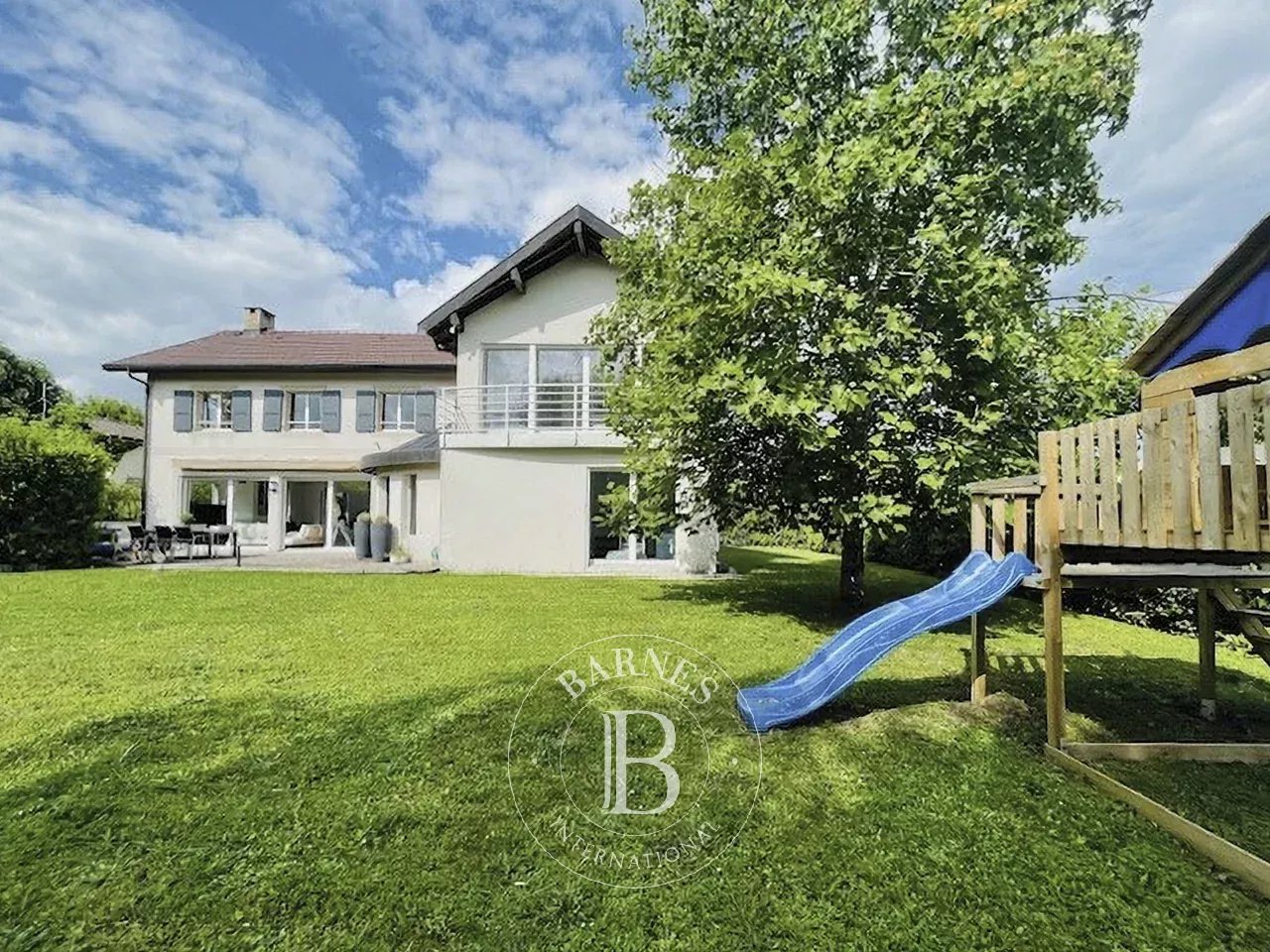 BARNES Pays de Gex - DIVONNE-LES-BAINS - RESIDENTIAL NEIGHBORHOOD - FAMILY VILLA - BRIGHT AND RENOVATED