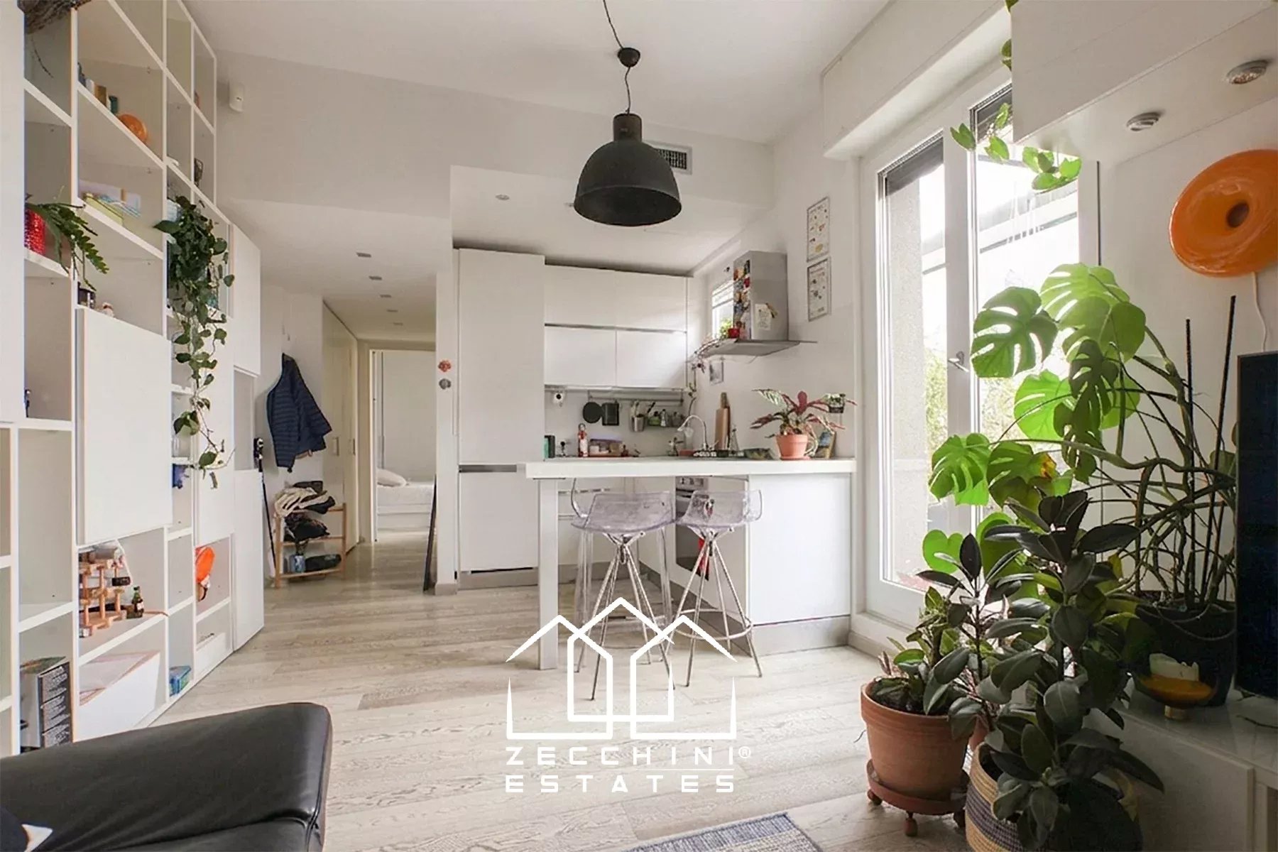 Pleasant one-bedroom with large terrace.