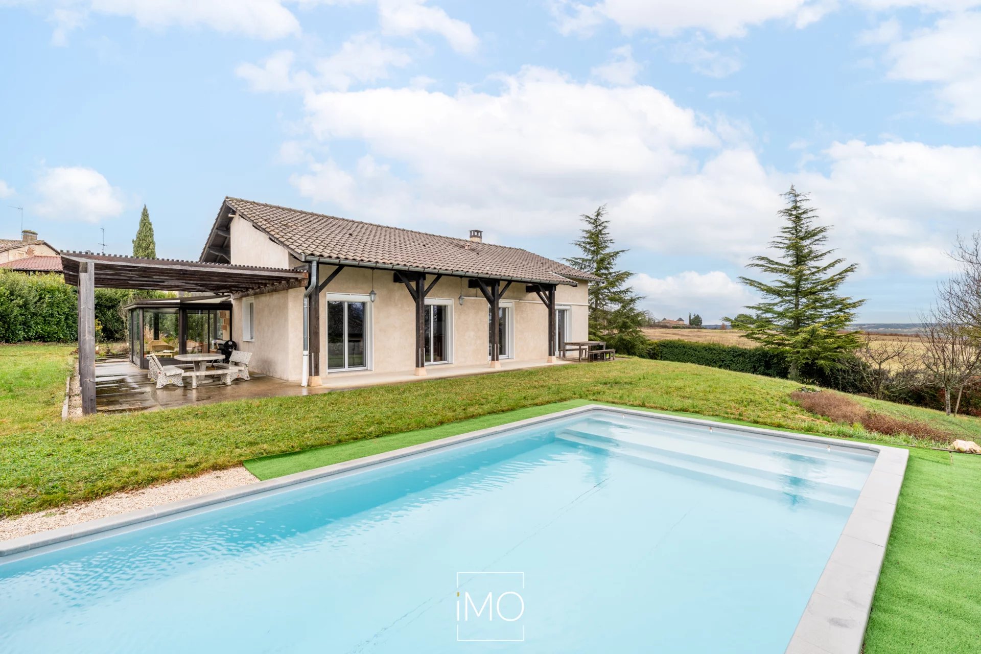 Maison de 180 m² à Morance avec piscine