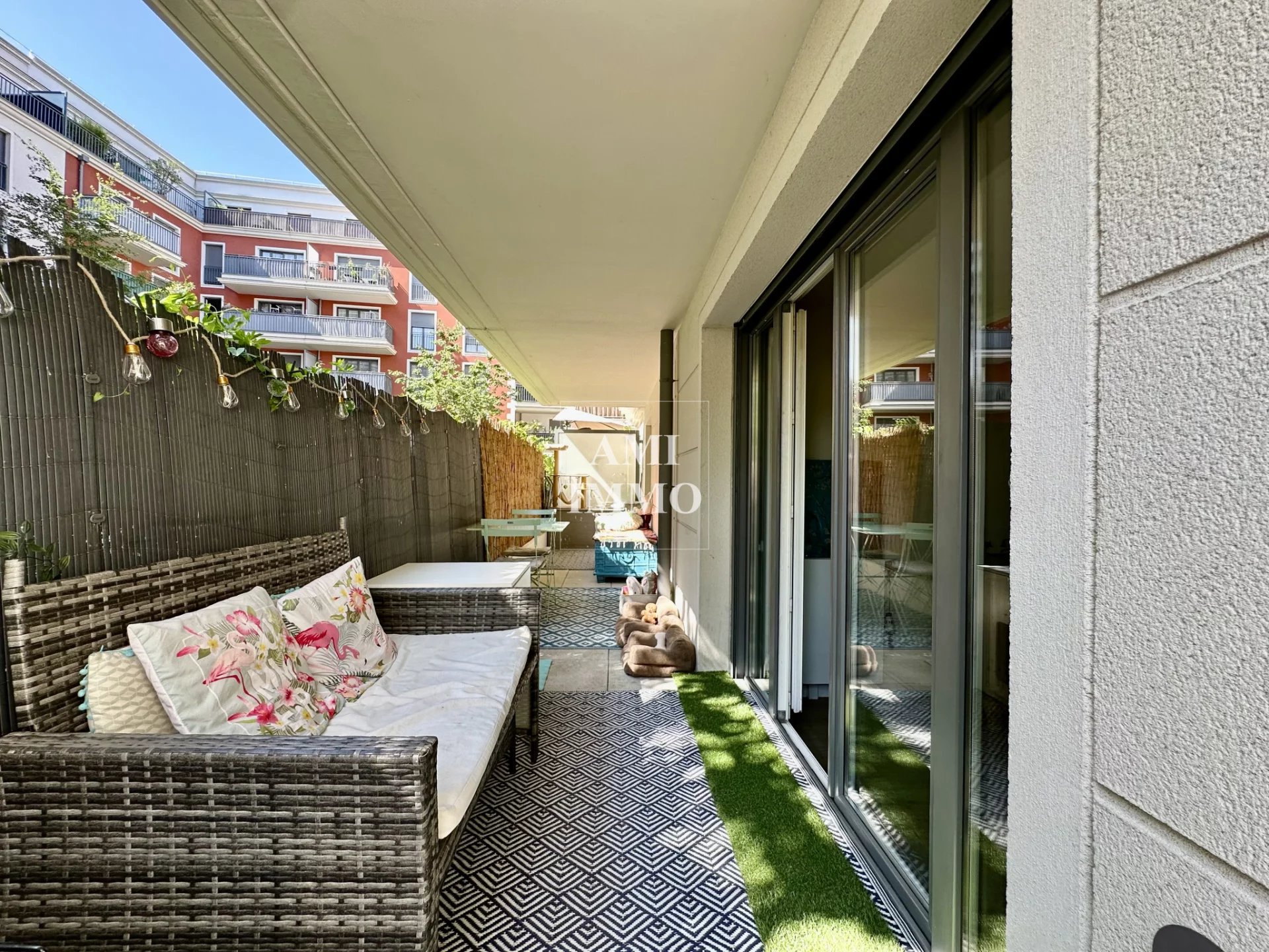 APPARTEMENT TERRASSE/JARDIN CENTRE VILLE