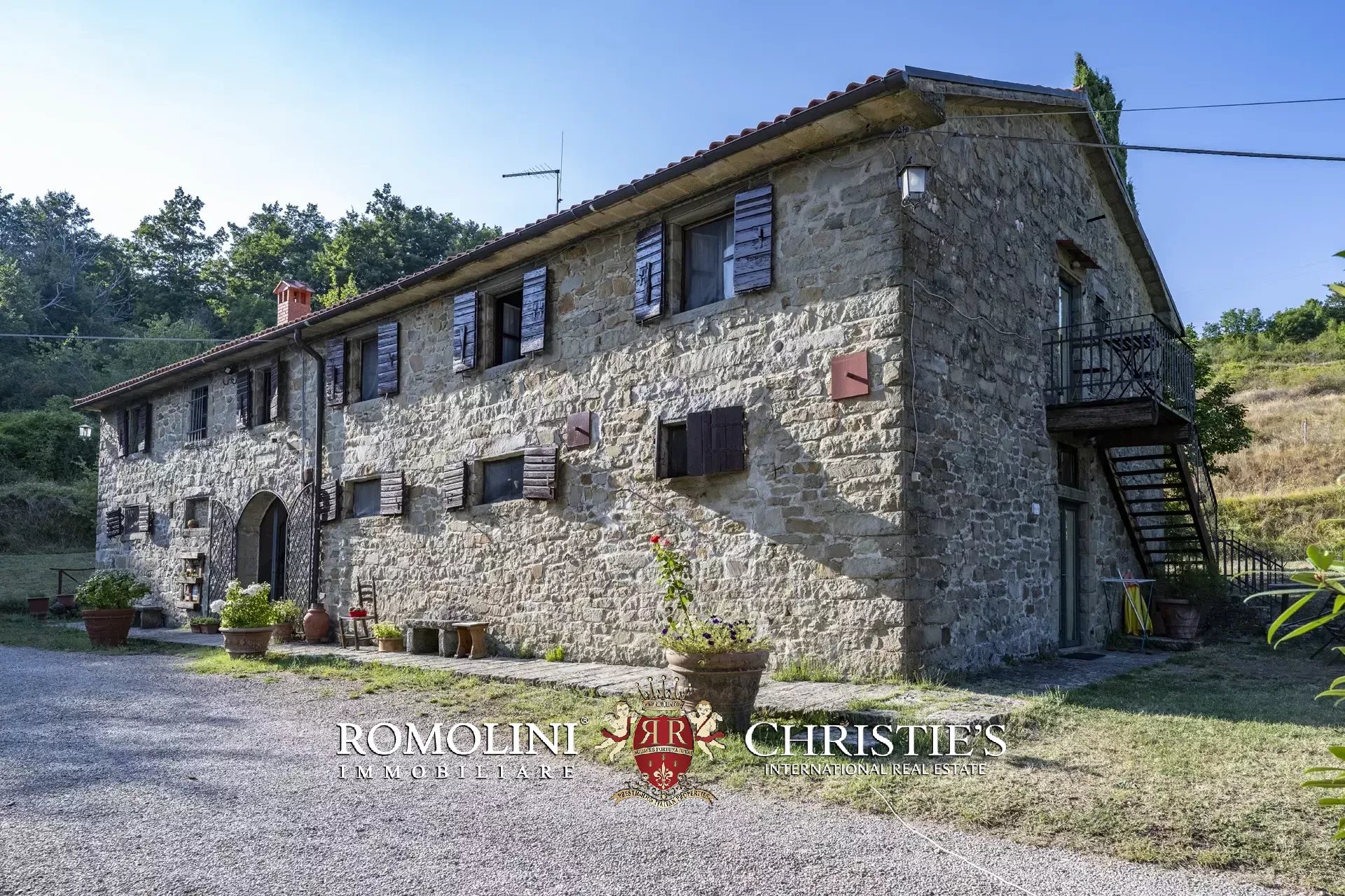 101-HA ESTATE WITH NATURAL SPRINGS FOR SALE BETWEEN AREZZO AND FLORENCE